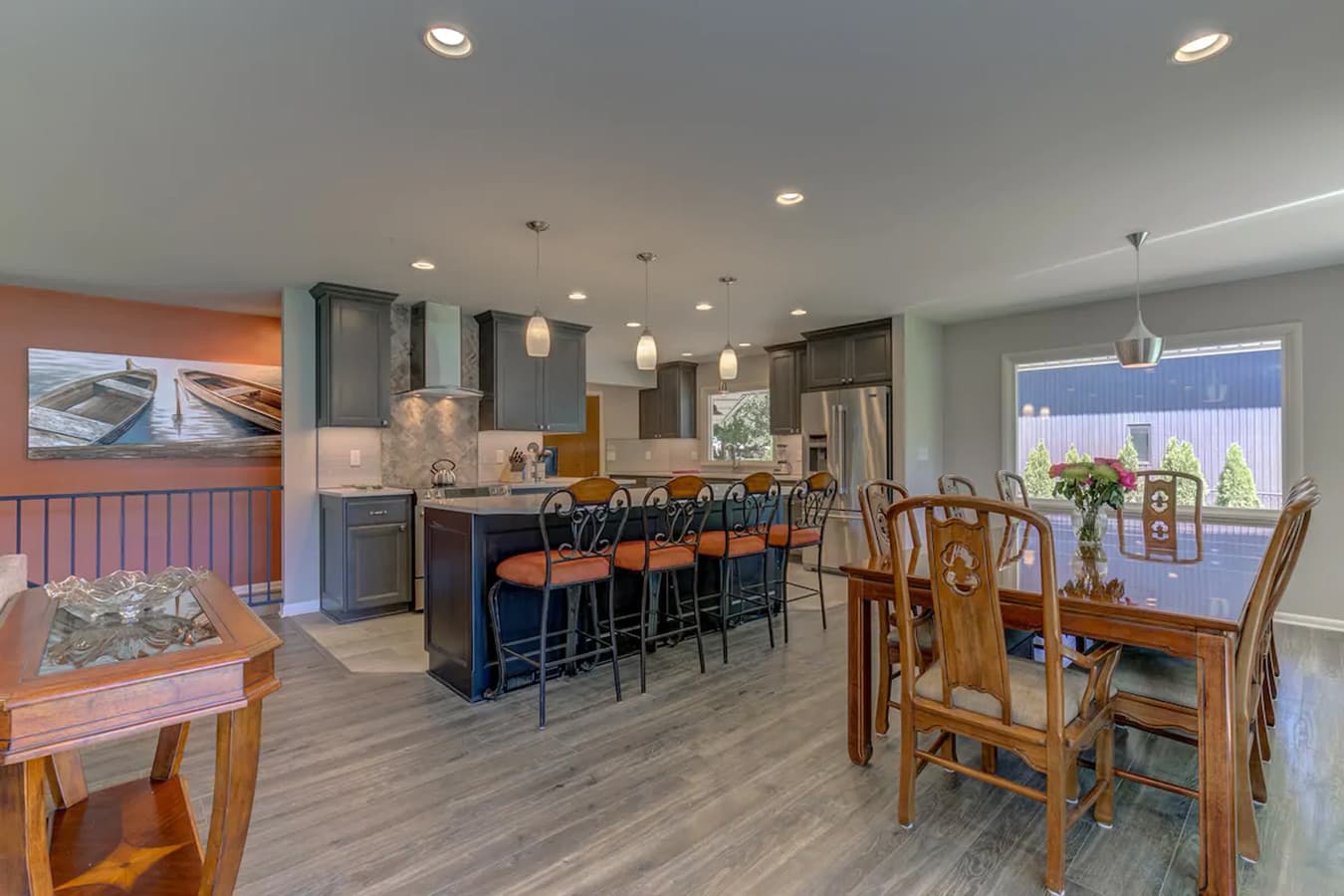 Welk Manor – Private Waterfront Retreat on the Spokane River