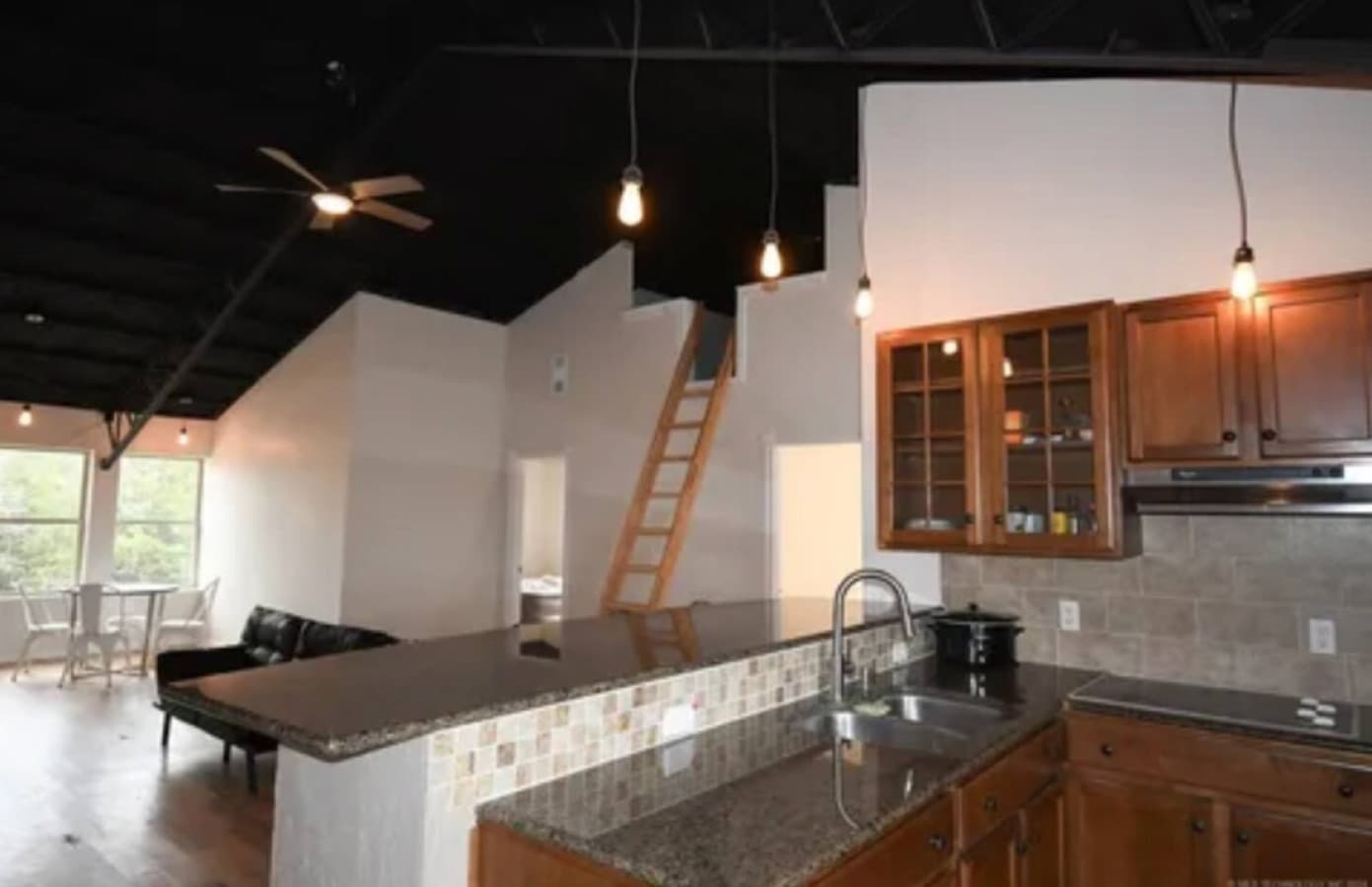 Full-Unit-C-3-roomsopj-350-Fri-Sat-285-Sun-Thu-Condominiums-for-Rent-in-Cookson-Oklahoma-United-States-Airbnb-04-16-2025_04_51_PM.png