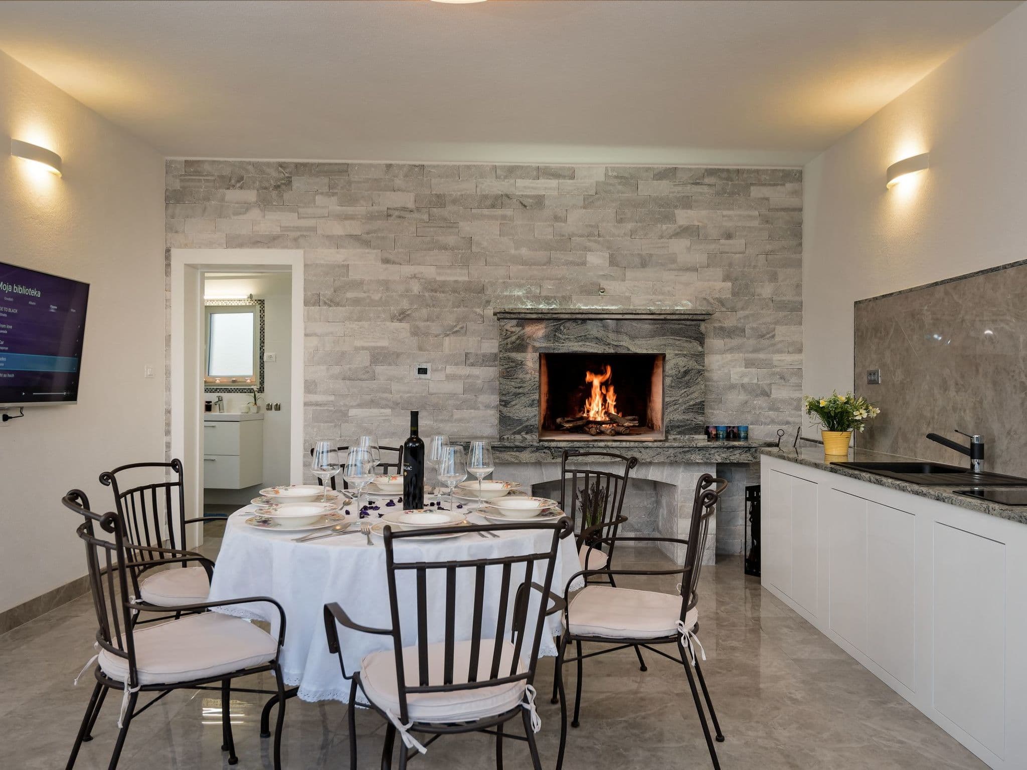 Kitchen / Dining Room