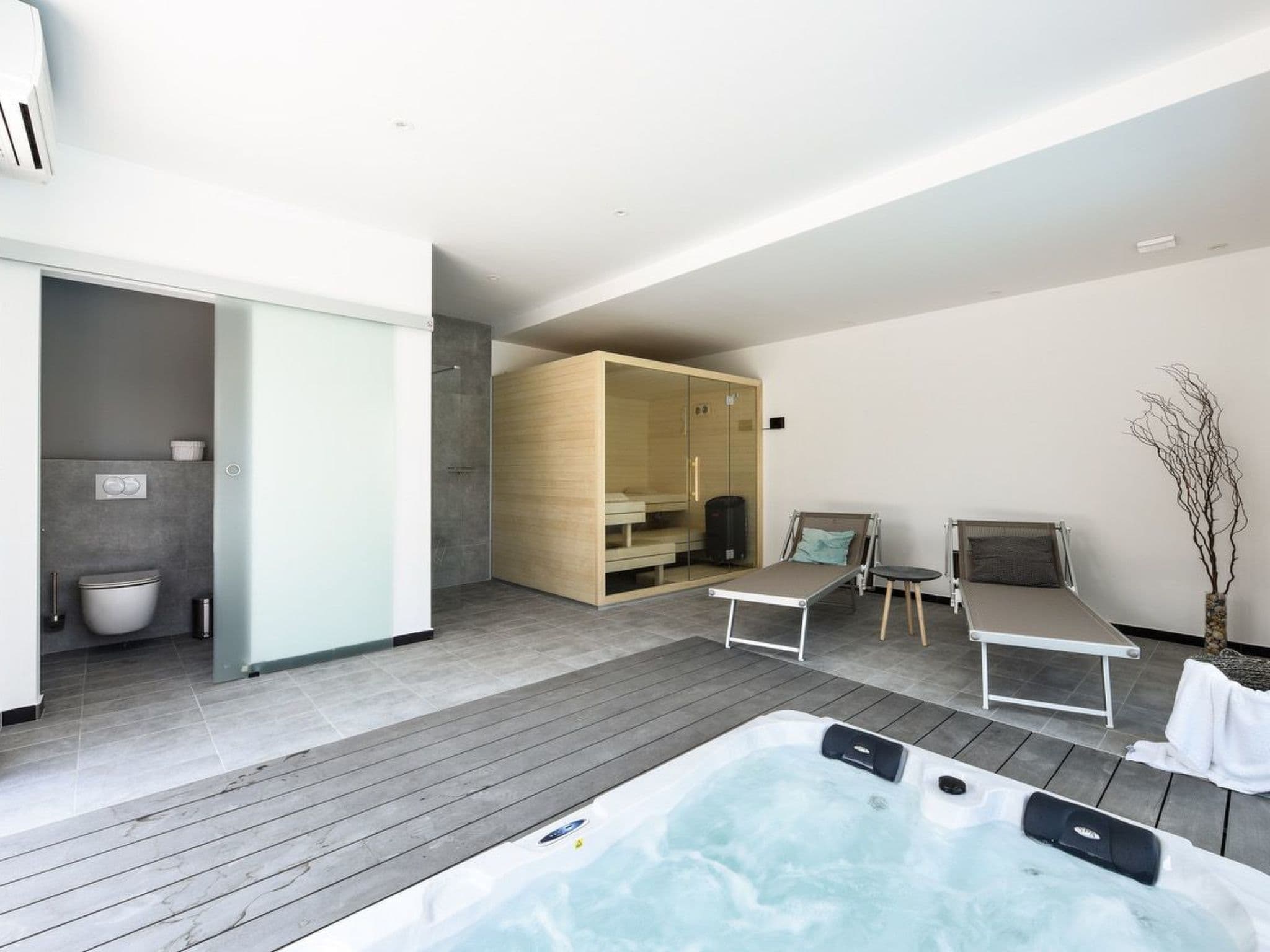 Bathroom / Wellness