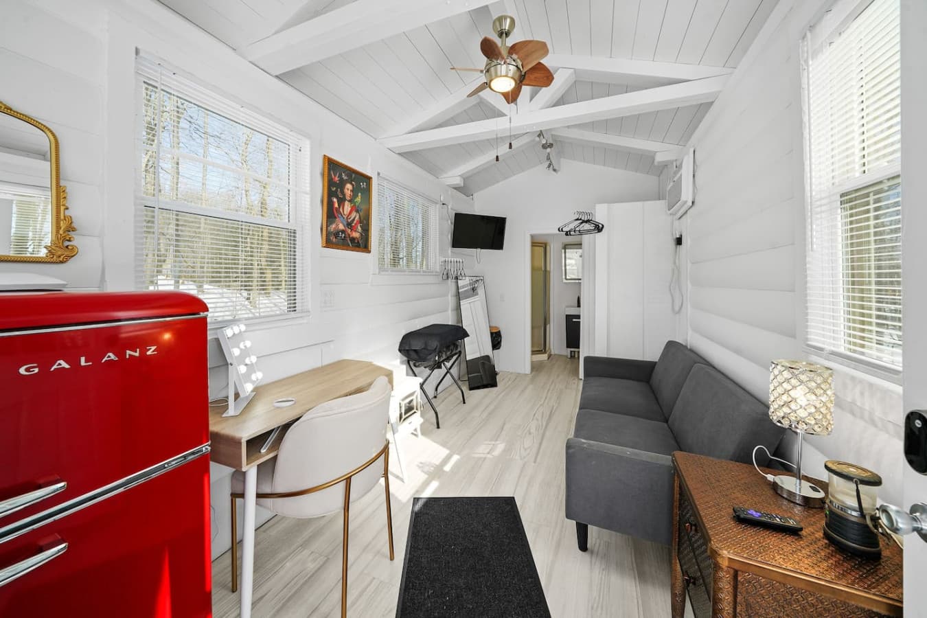 White Tail Run Tiny Cabin! 5th bedroom and 3rd bathroom location.