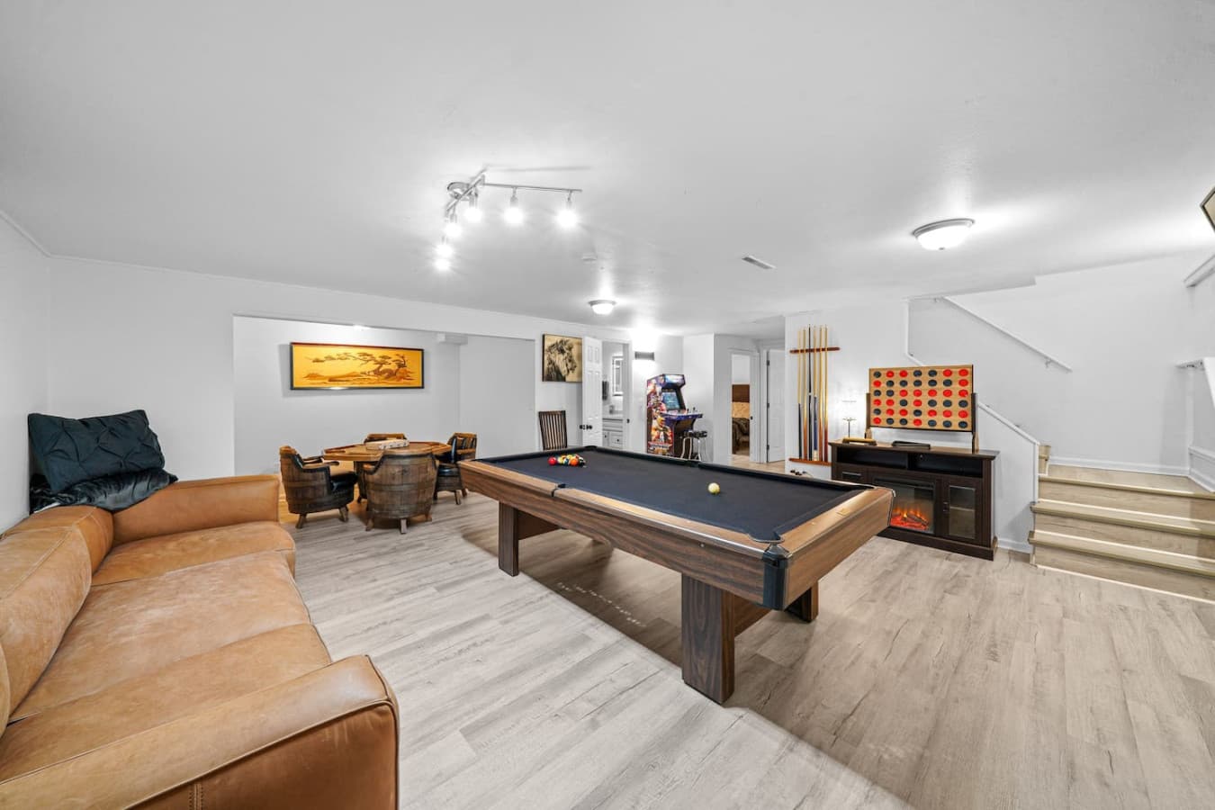 White Tail Run Tiny Game Room, Pool Table, Blitz Arcade, Poker Table!