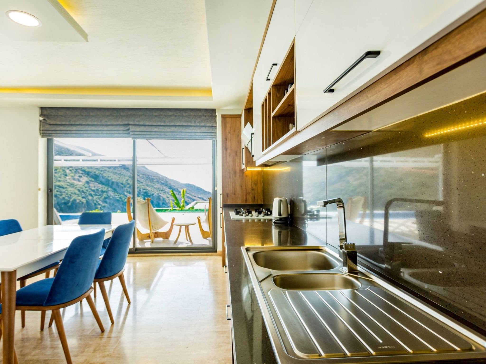 Kitchen / Dining Room