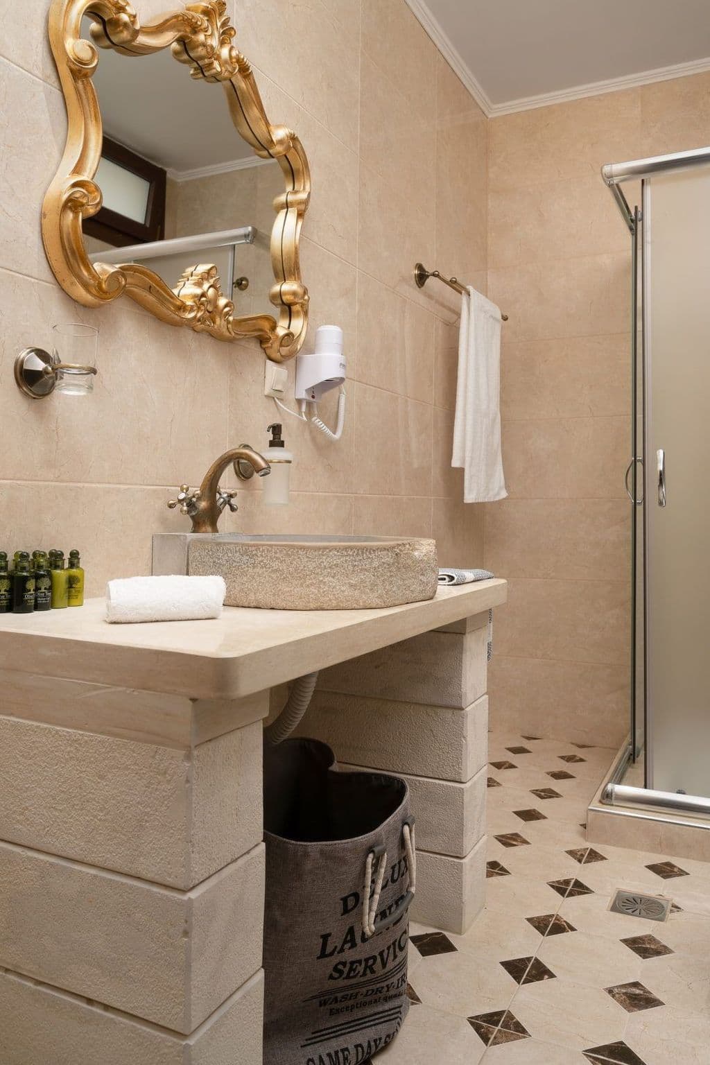 Bathroom / Wellness