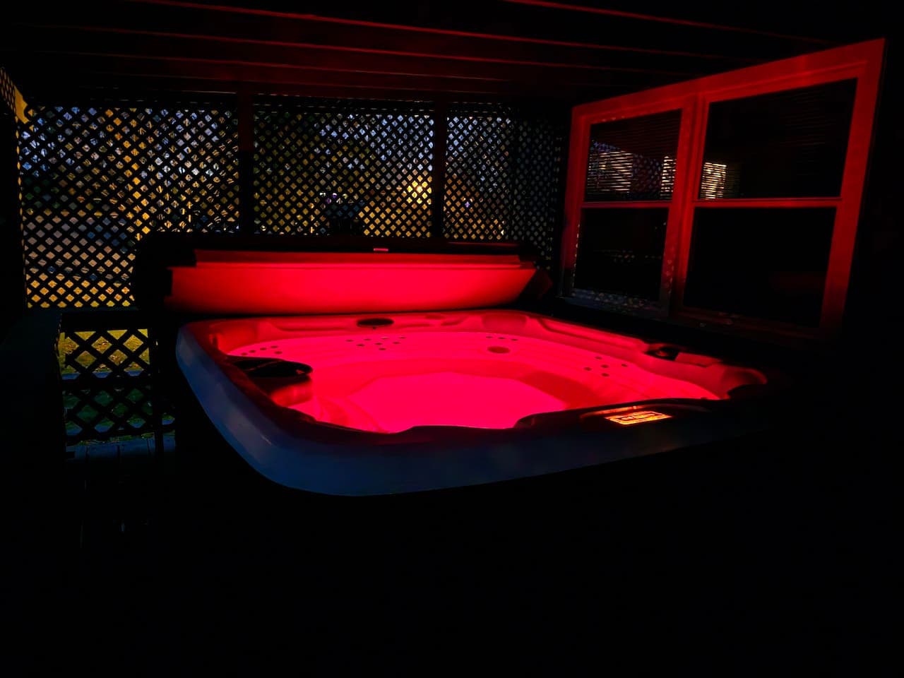 8117 Silly Goose Hot Tub