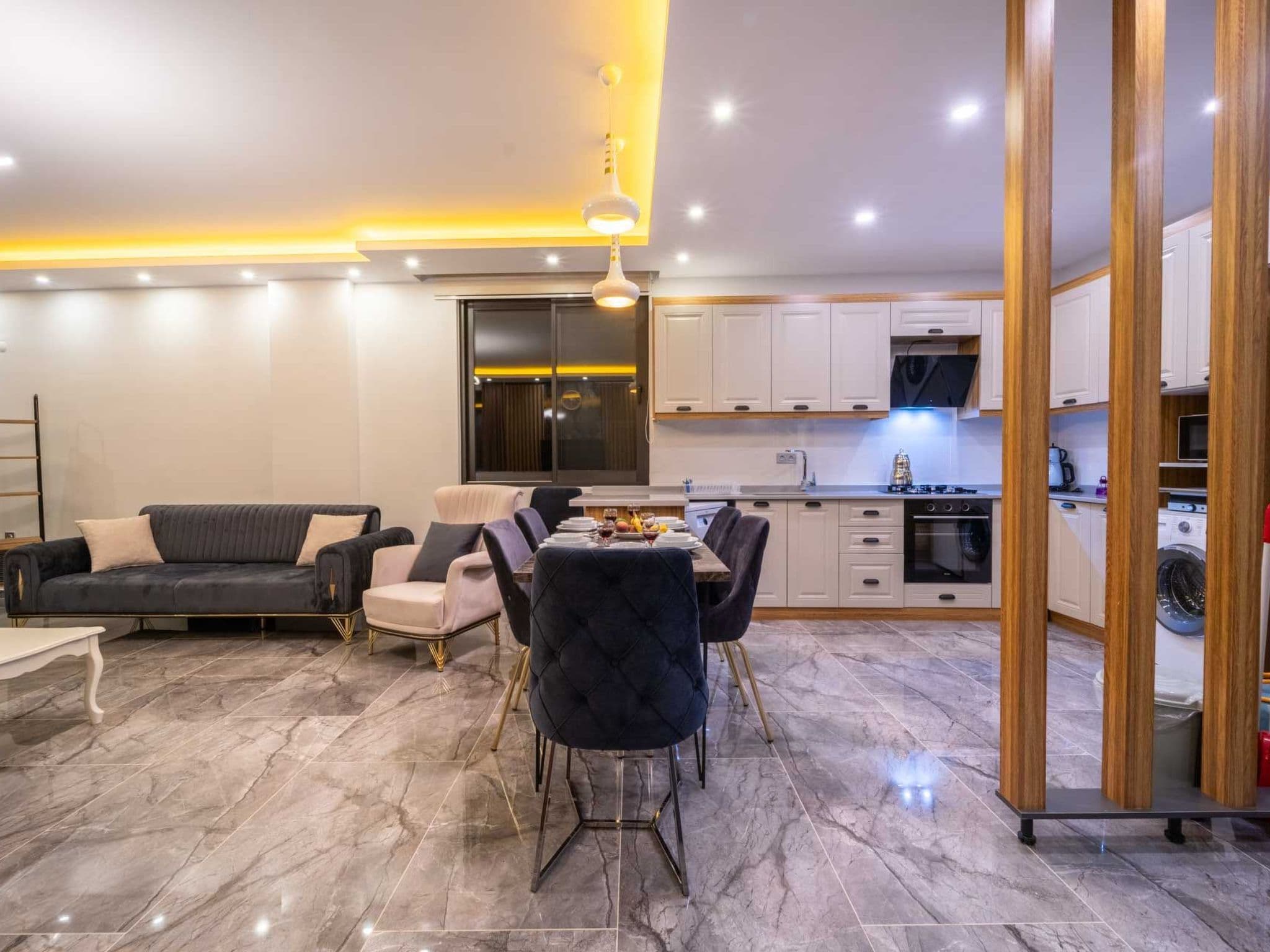 Kitchen / Dining Room
