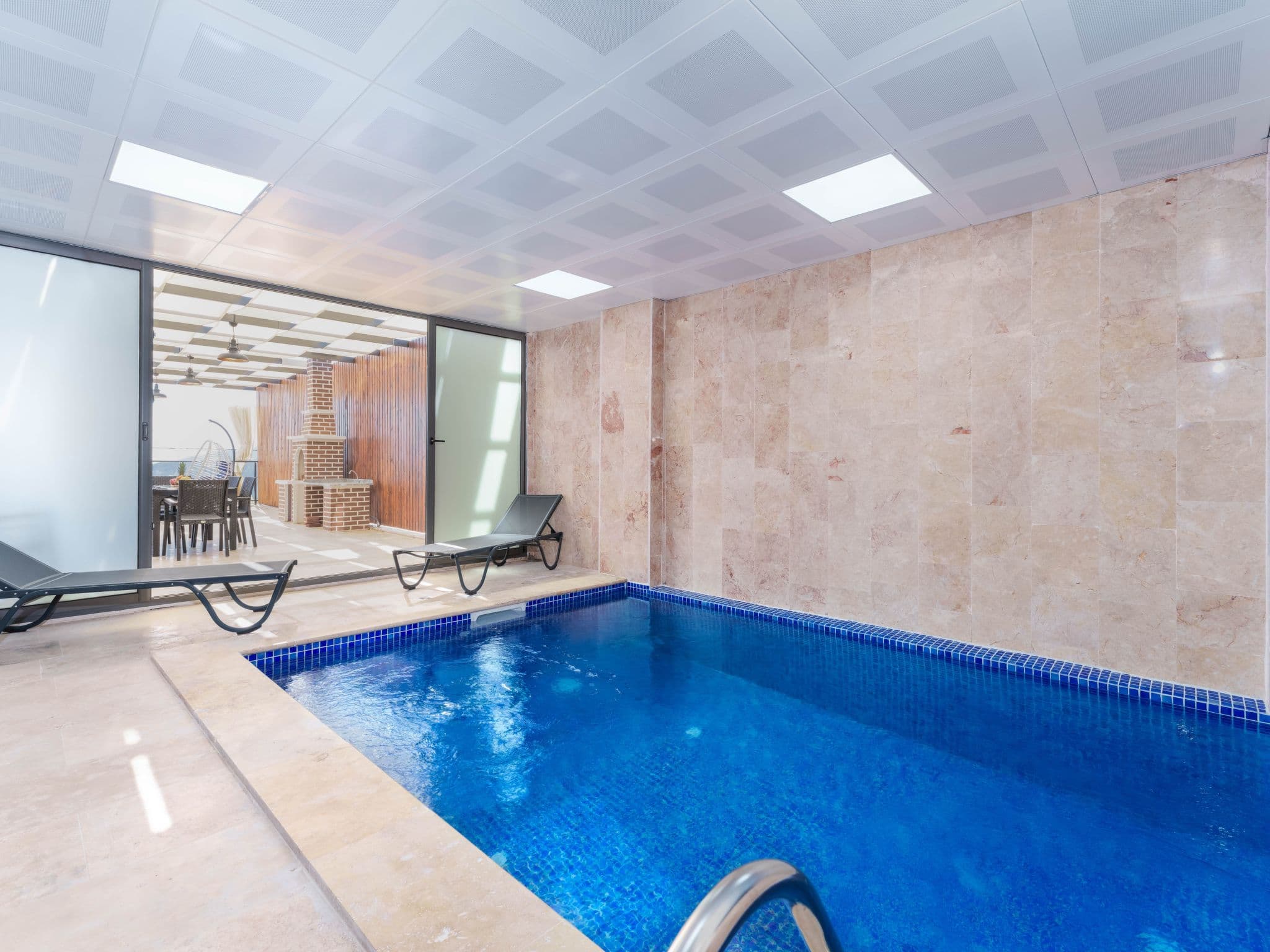 Pool Indoor