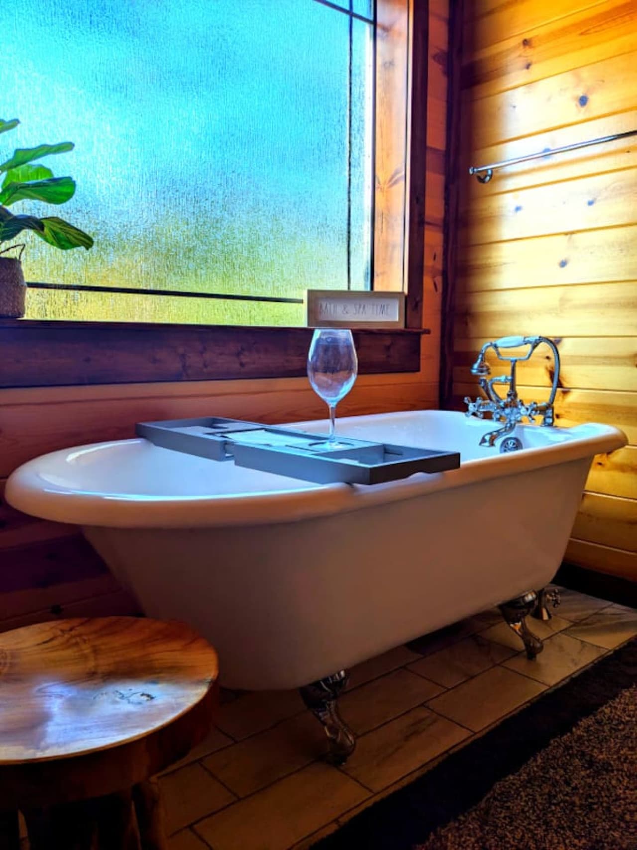 Downstairs King Suite Clawfoot Tub