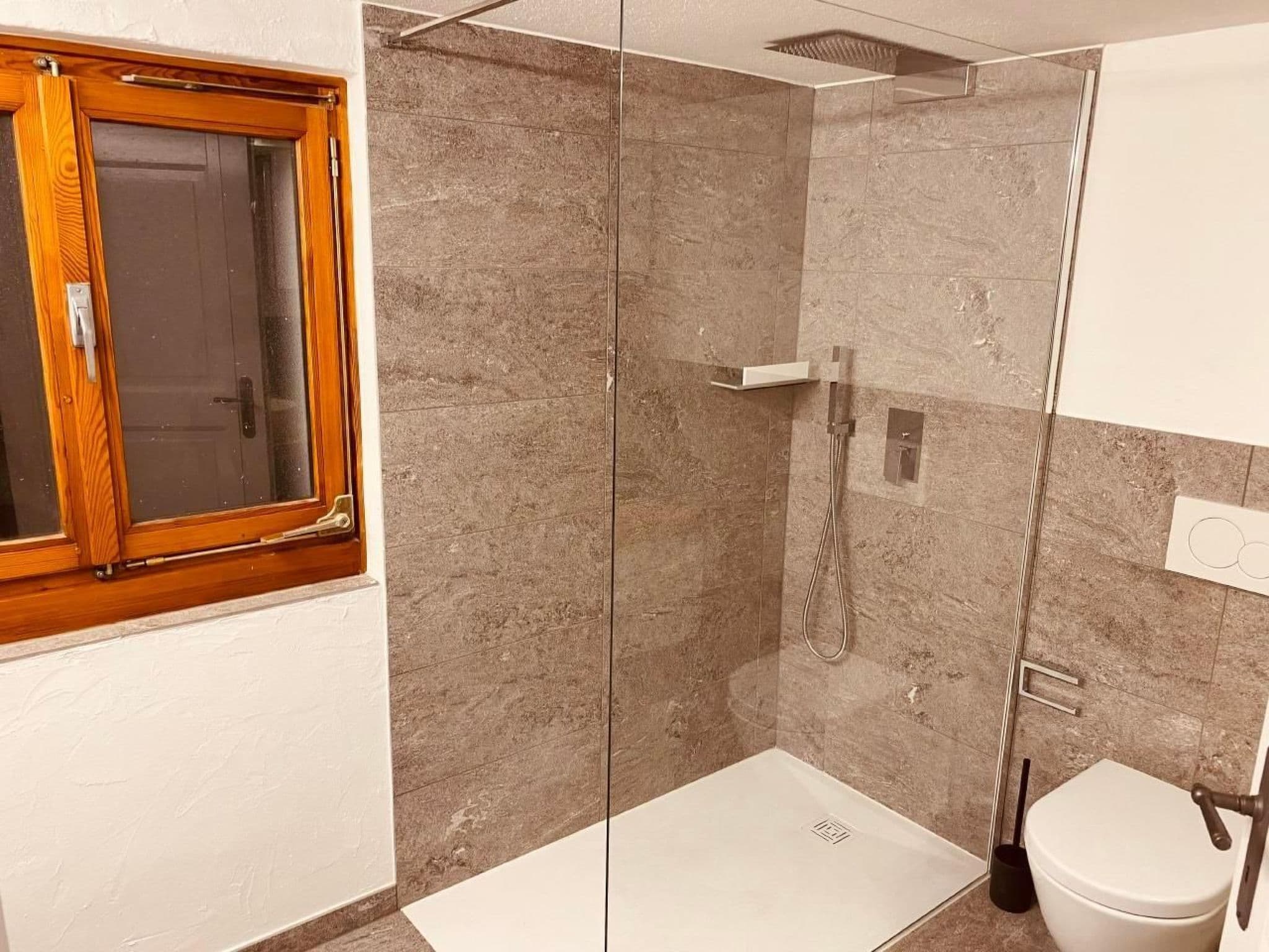 Gallery Image 16