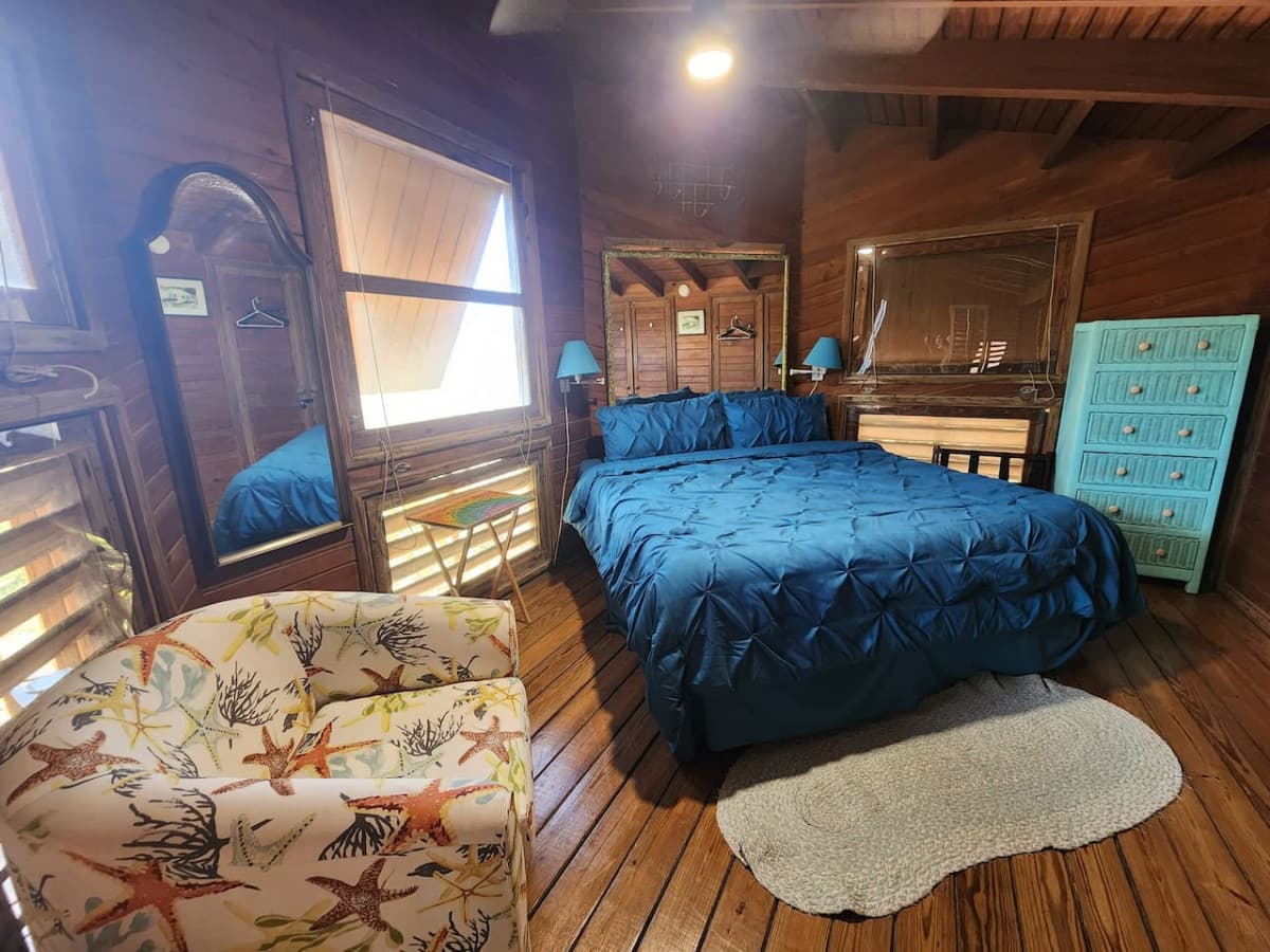Upstairs loft bedroom with new king memory mattress and some amazing views!