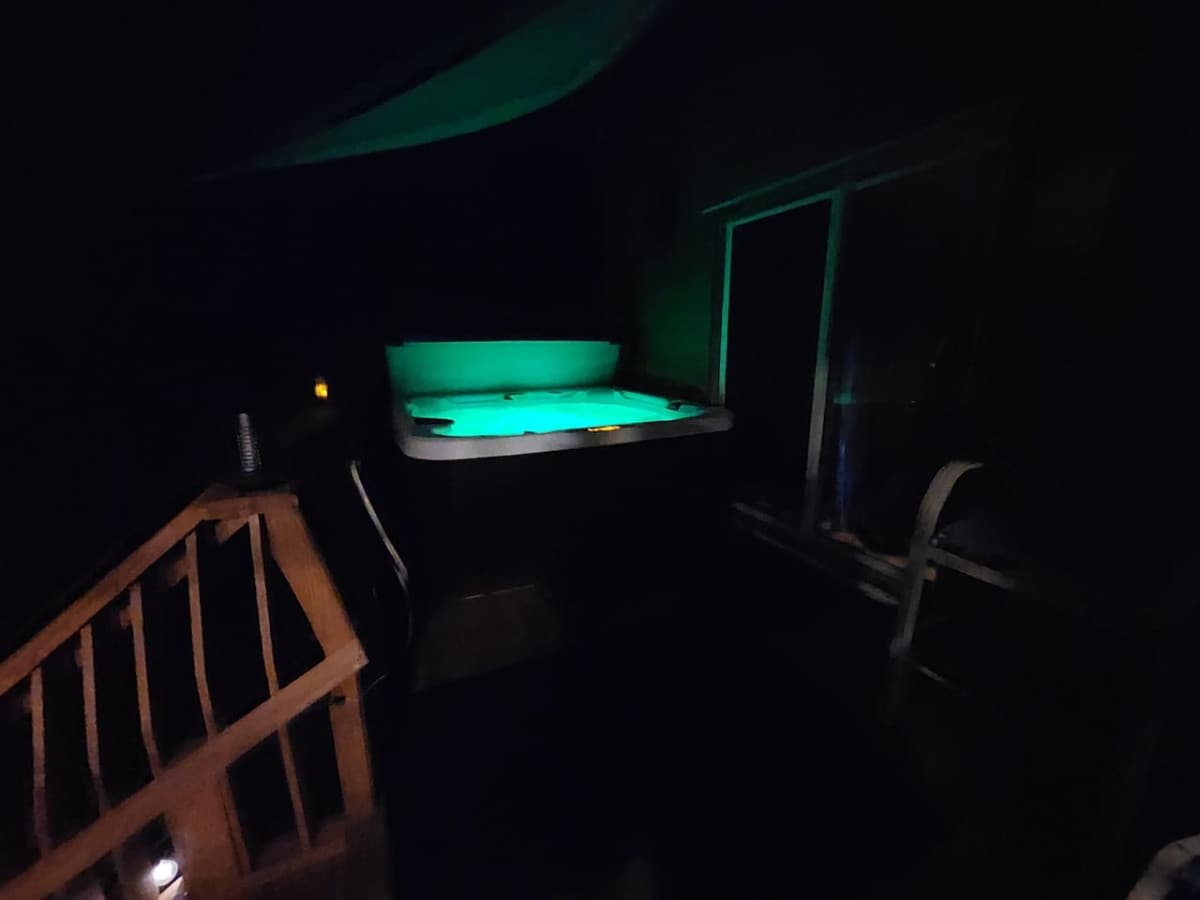 New 6 person Ozone Hot Tub!