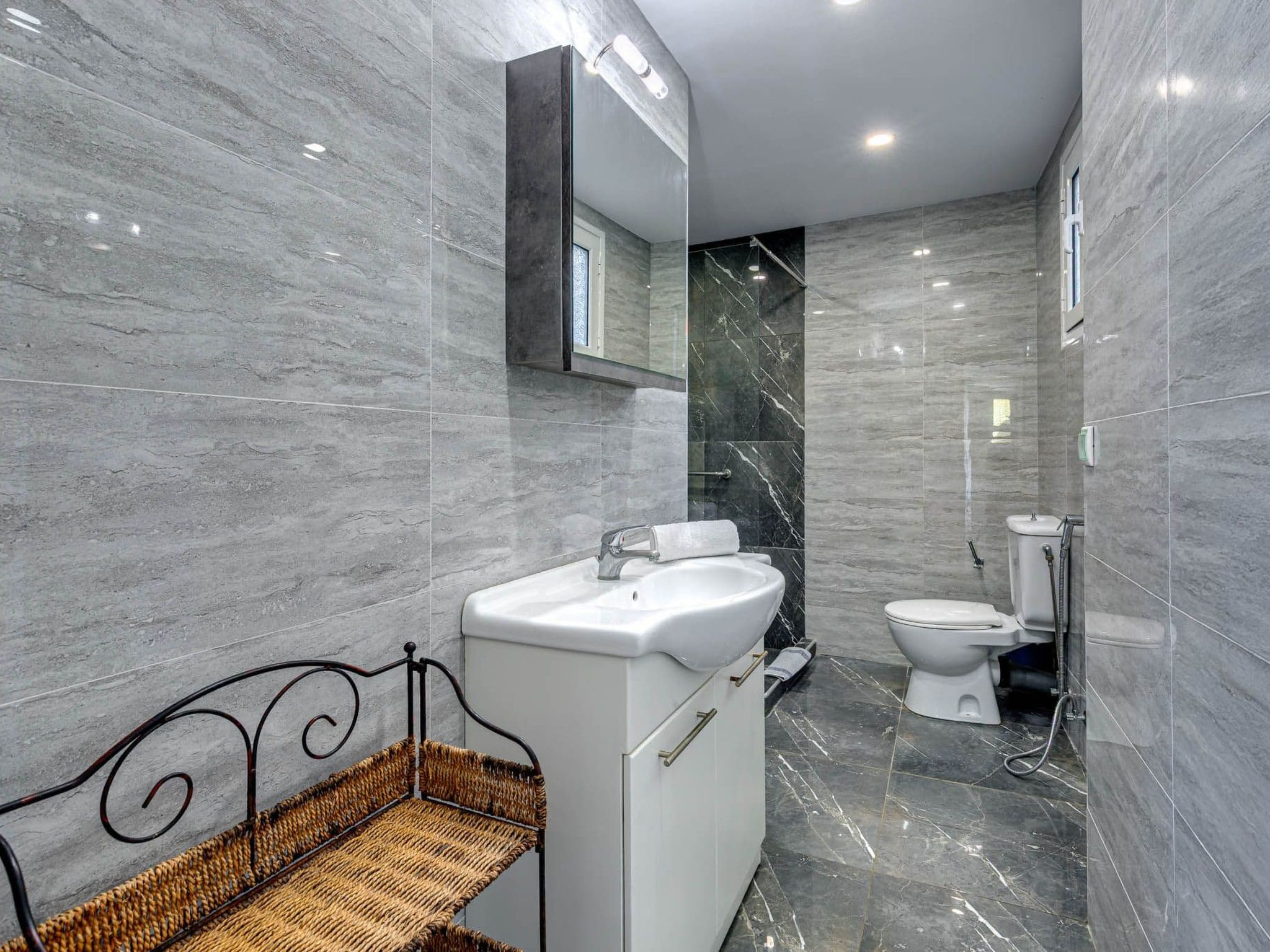 Bathroom / Wellness