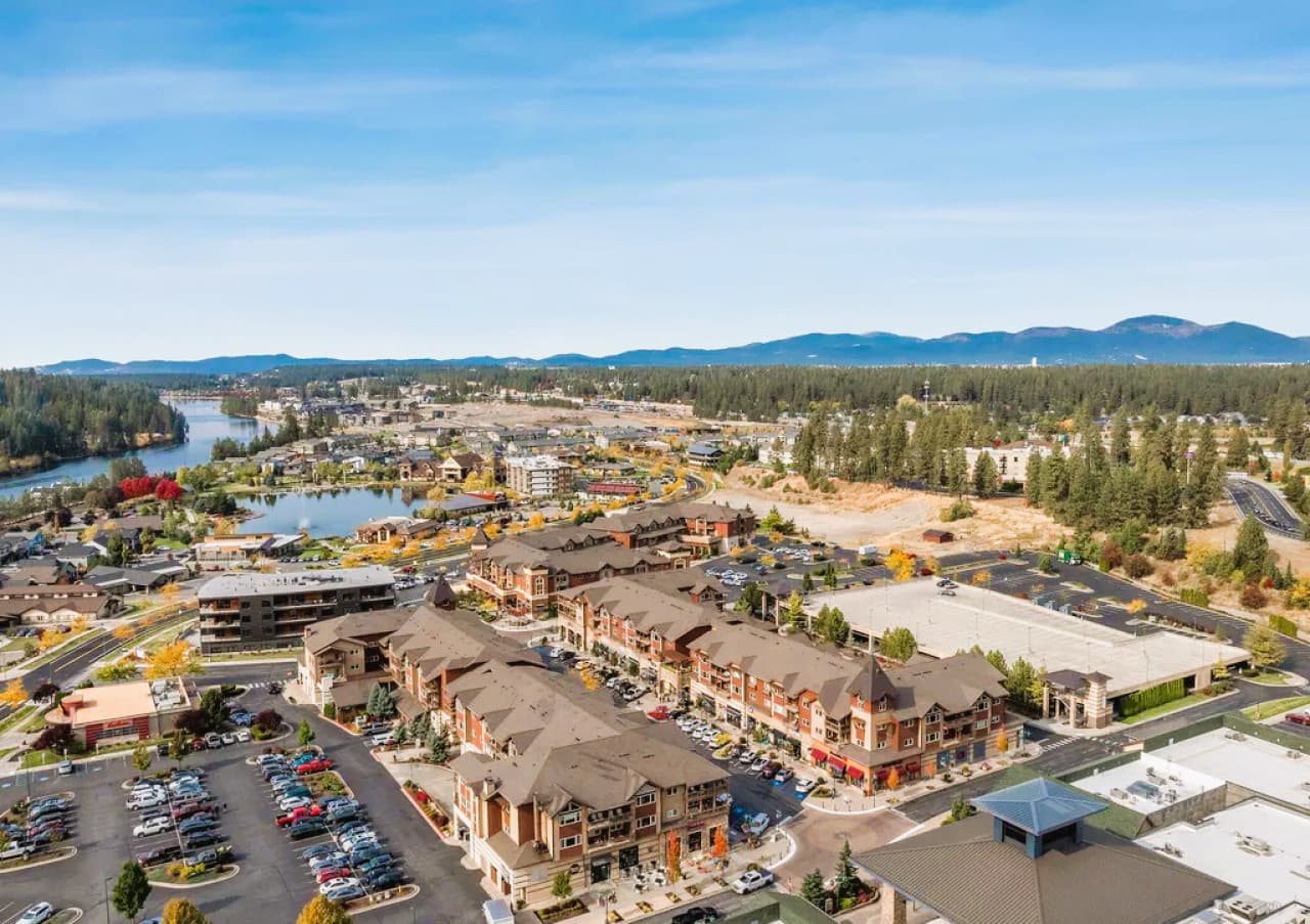 Basecamp in Riverstone: Walking Distance to Shops and River