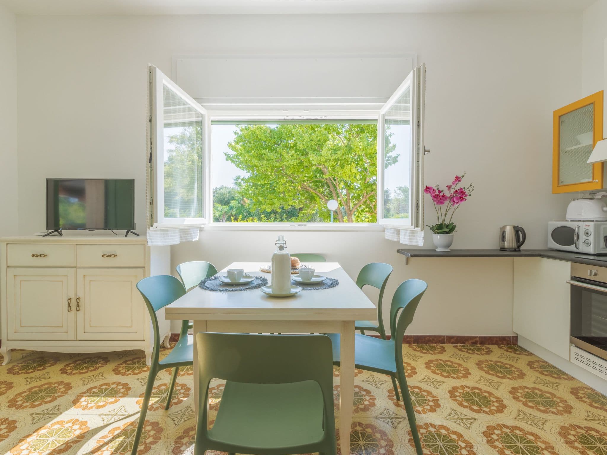 Kitchen / Dining Room