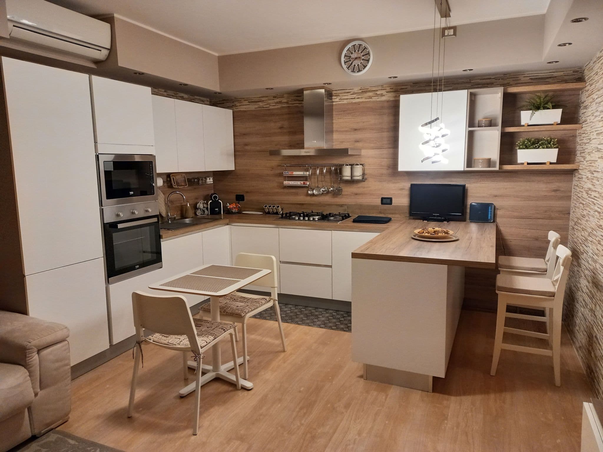 Kitchen / Dining Room
