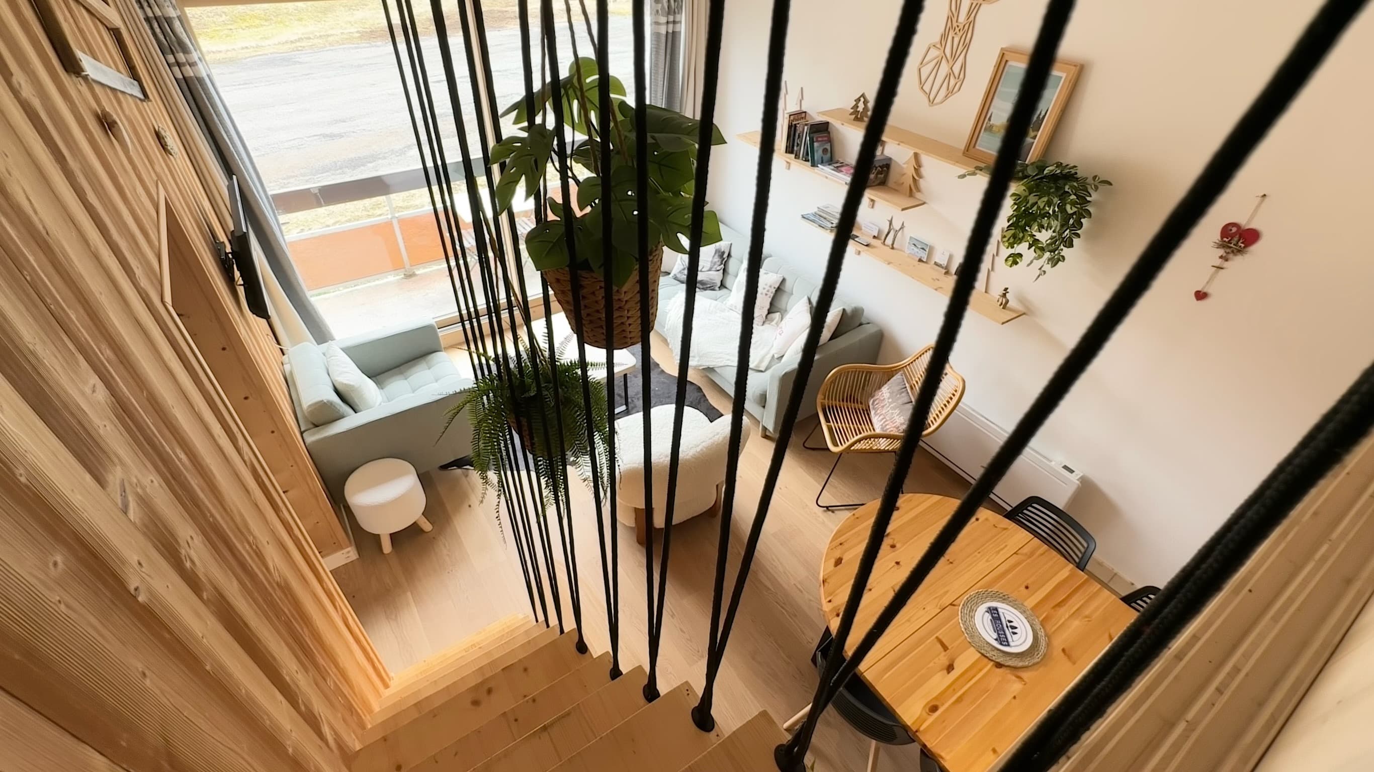 L’escalier de la mezzanine 1