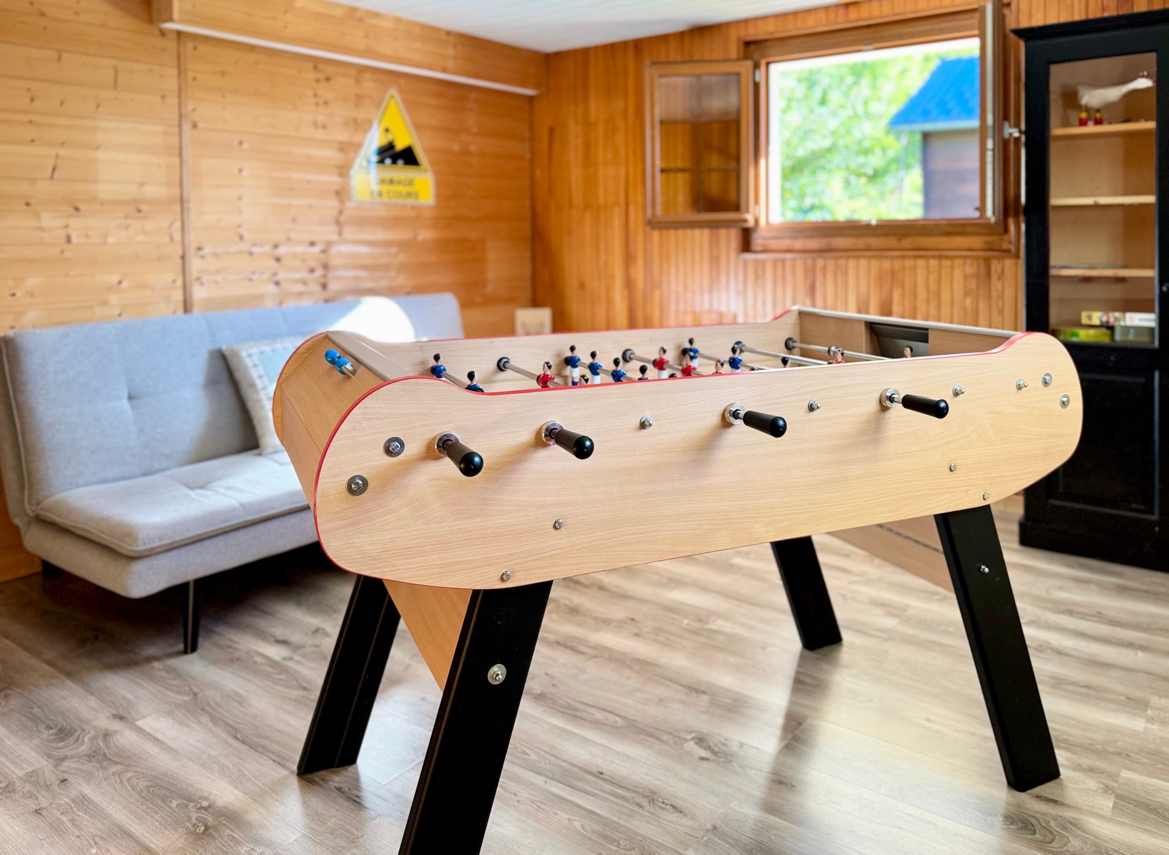 Salle de jeux avec Baby-foot