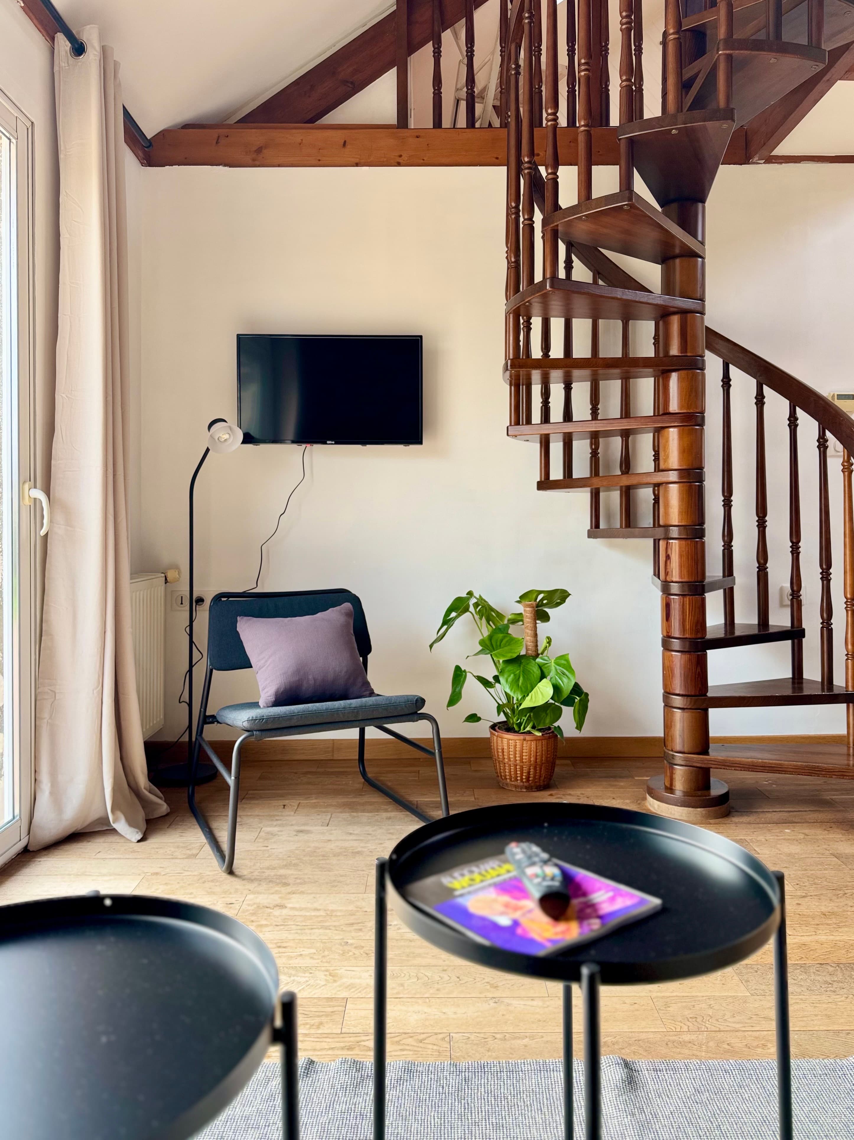 Salon avec télévision connecté