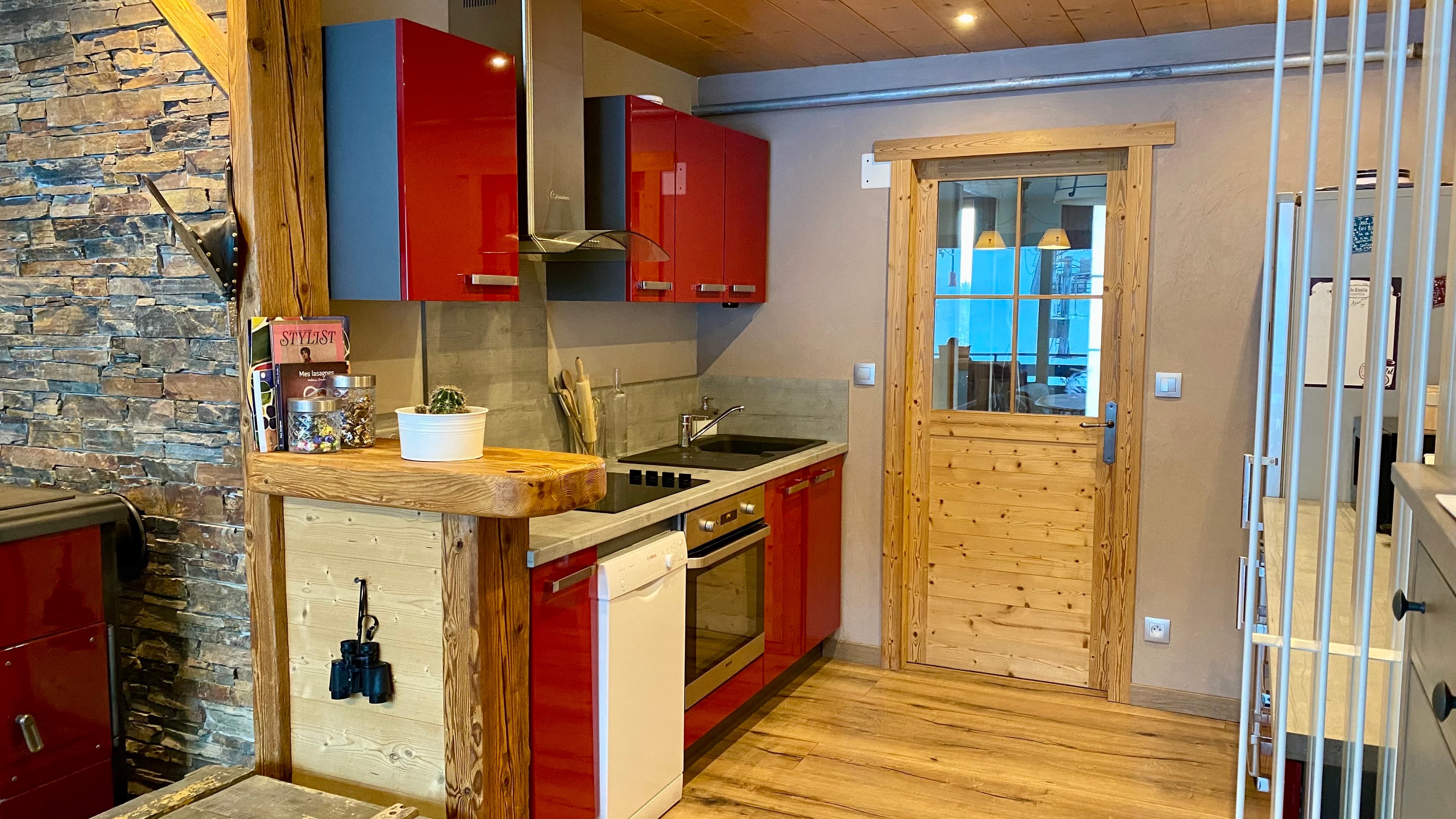 Belle cuisine avec four dans cette location de vacances.