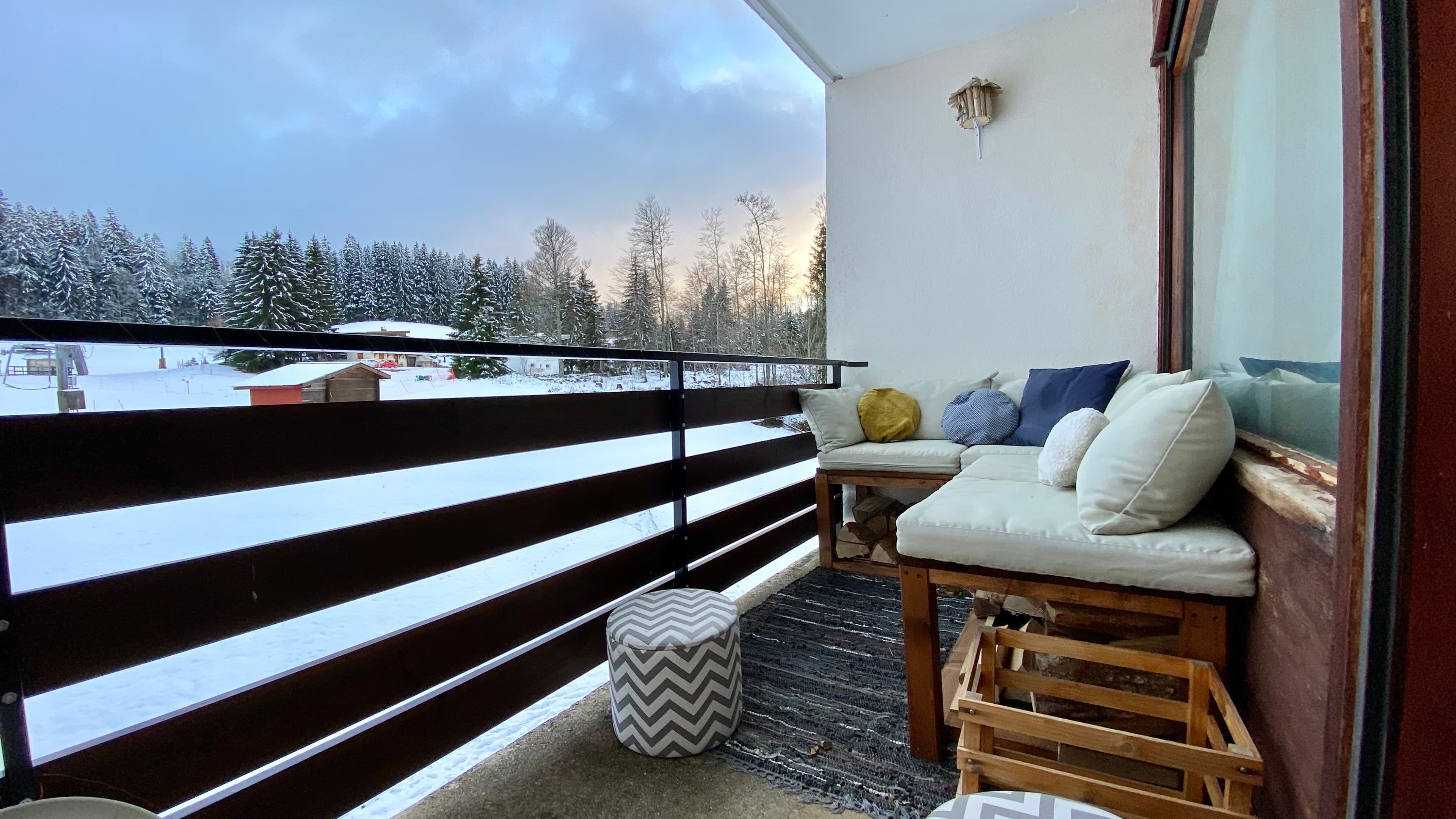 Balcon avec vue sur les pistes de ski des Jouvencelles