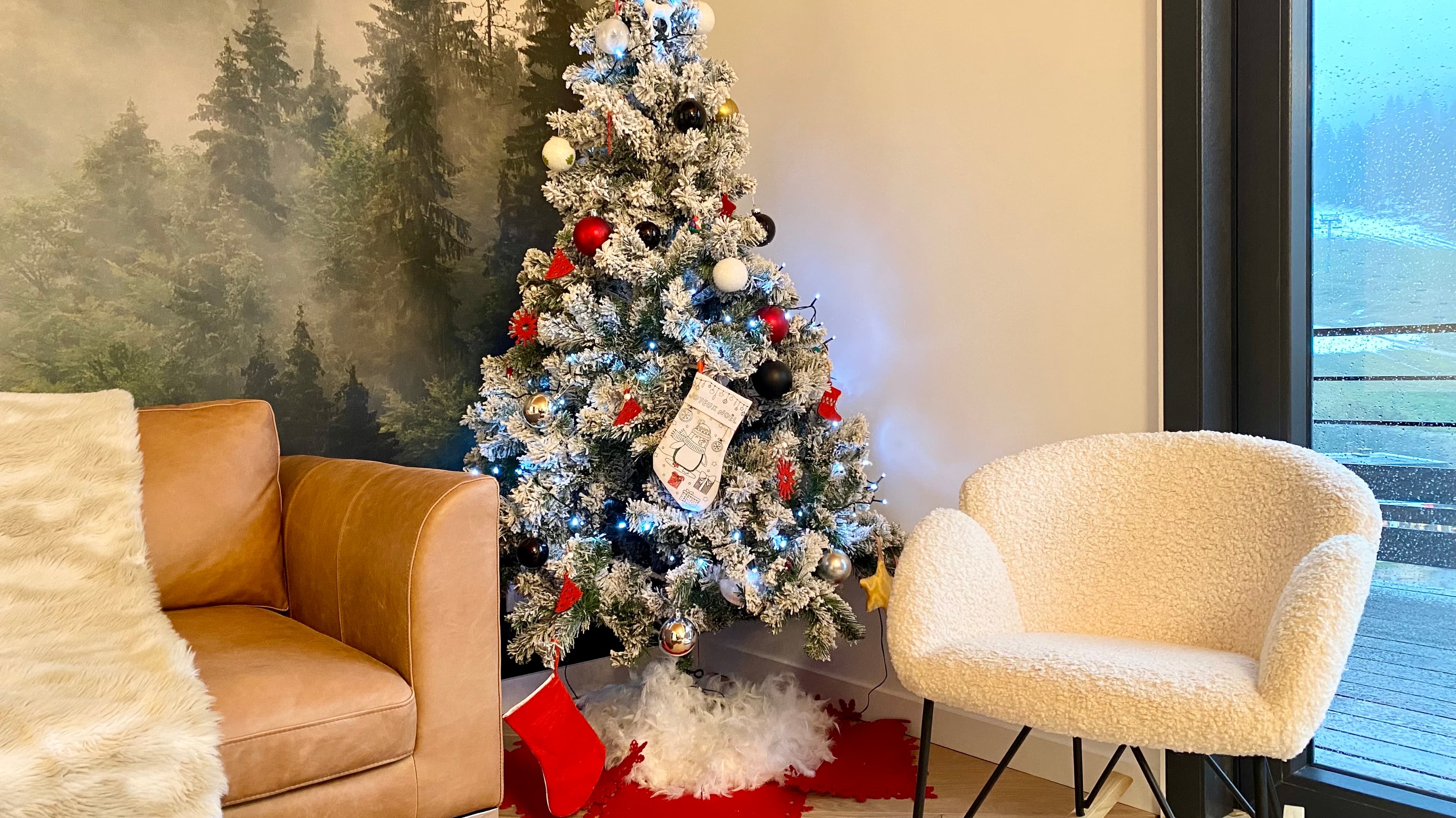 Pour Noël nous installons le sapin dans ce magnifique logement de vacances.
