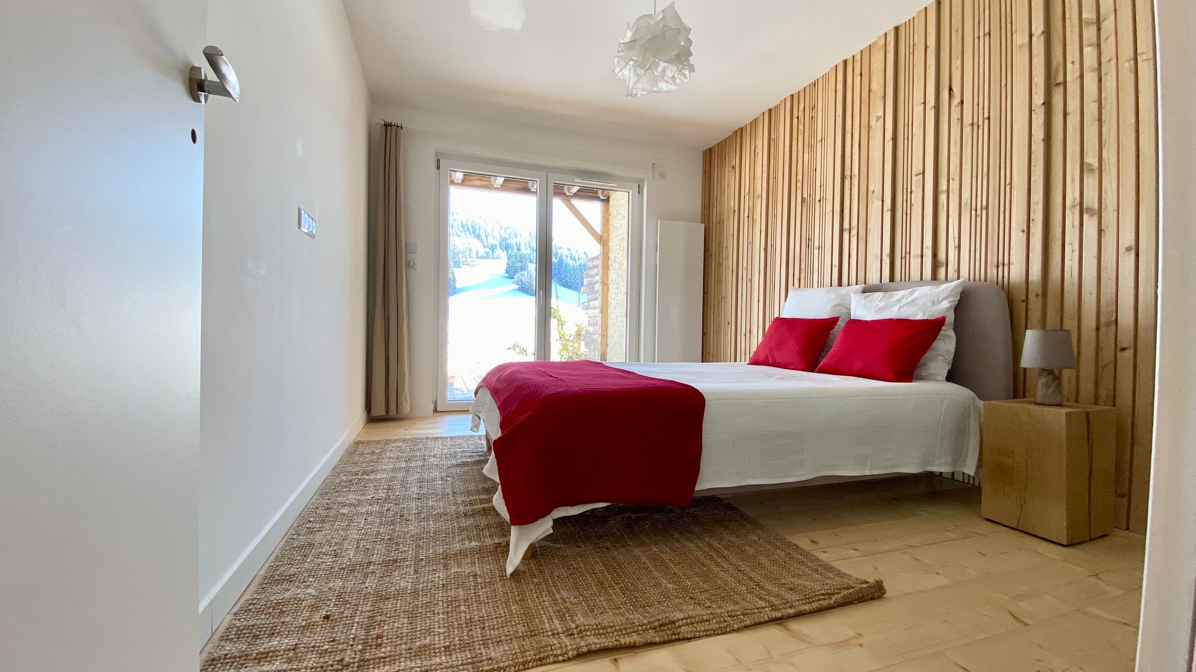 Chambre 2 avec 1 lit 140 avec literie confortable en option dans ce chalet à louer aux Rousses.