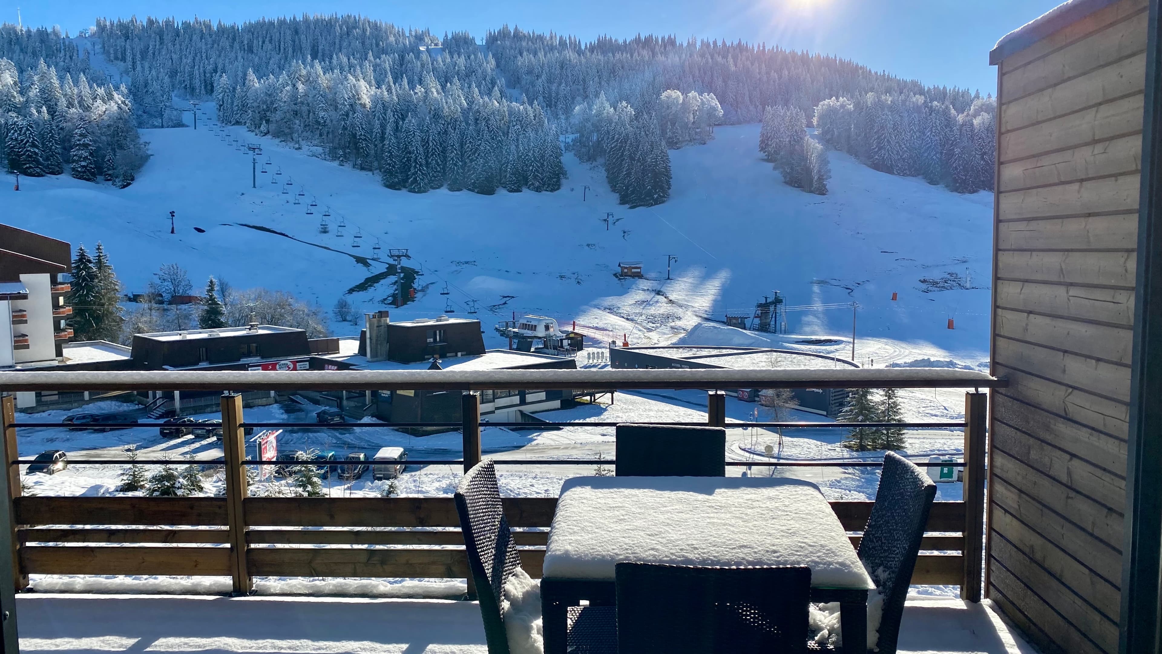 Location avec balcon et vue splendide sur les montagnes des Rousses, pour un séjour montagnard idéal