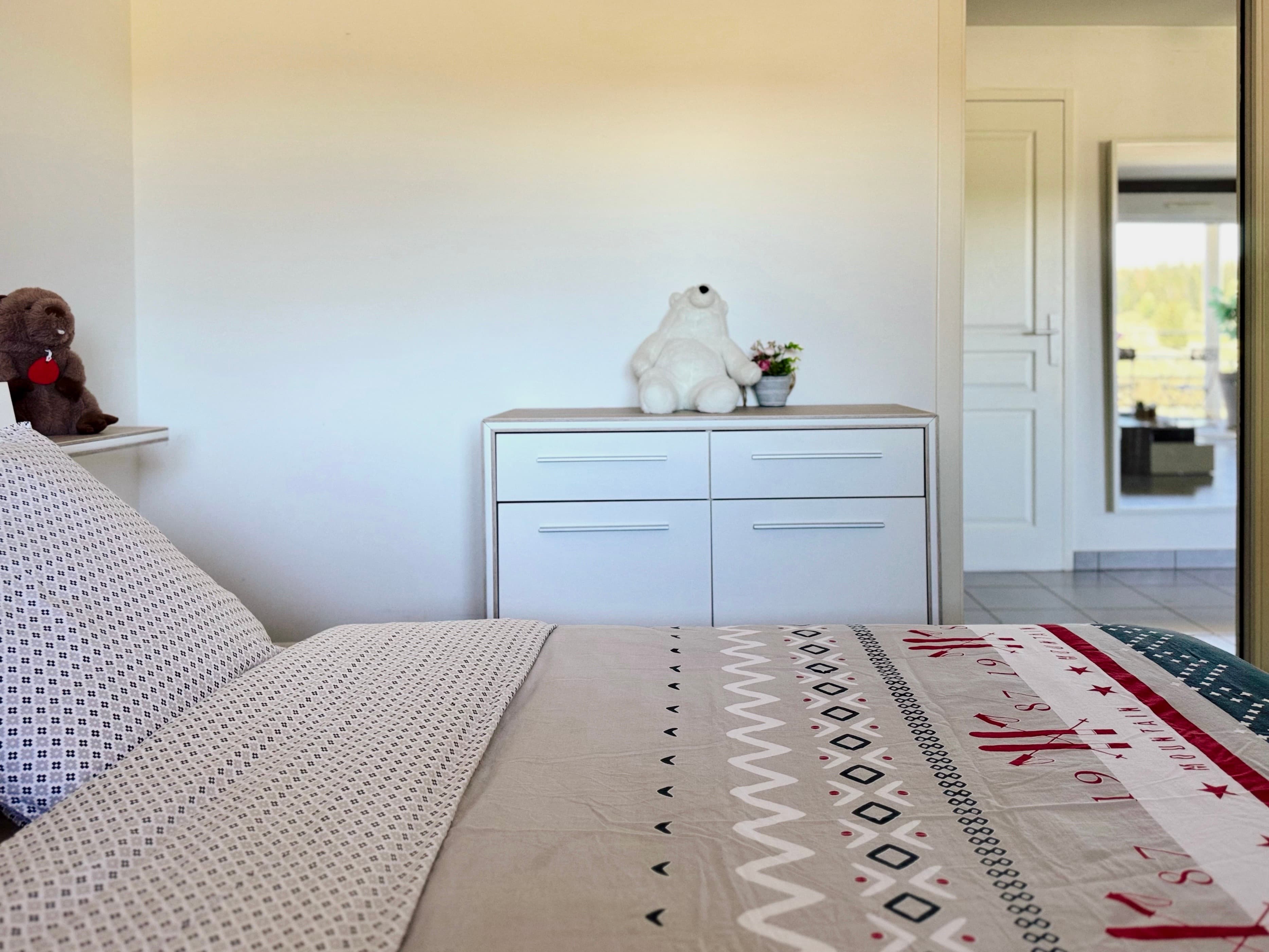Chambre 1 avec rangements