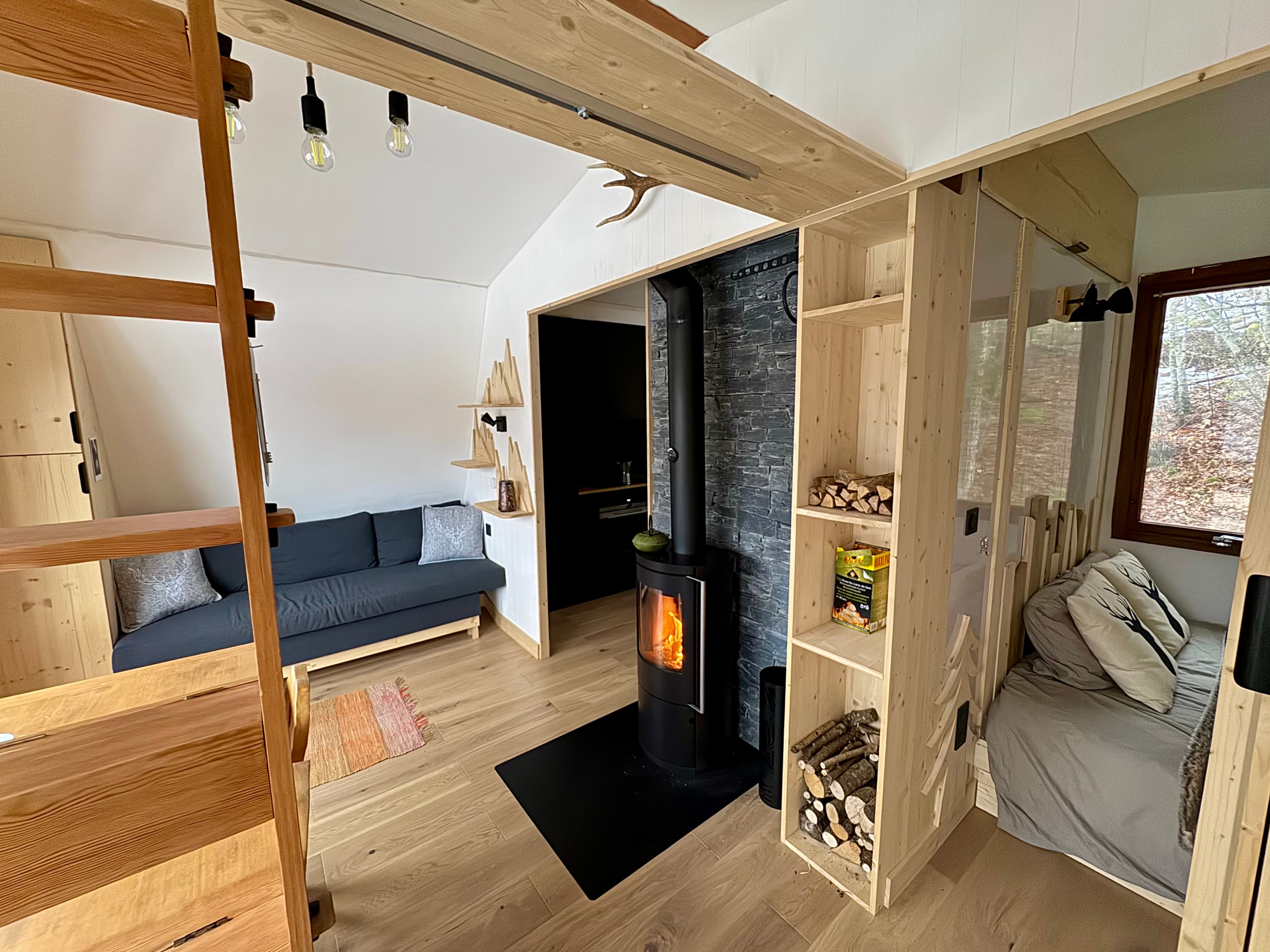 Vue d'ensemble de l'intérieur du chalet en location.