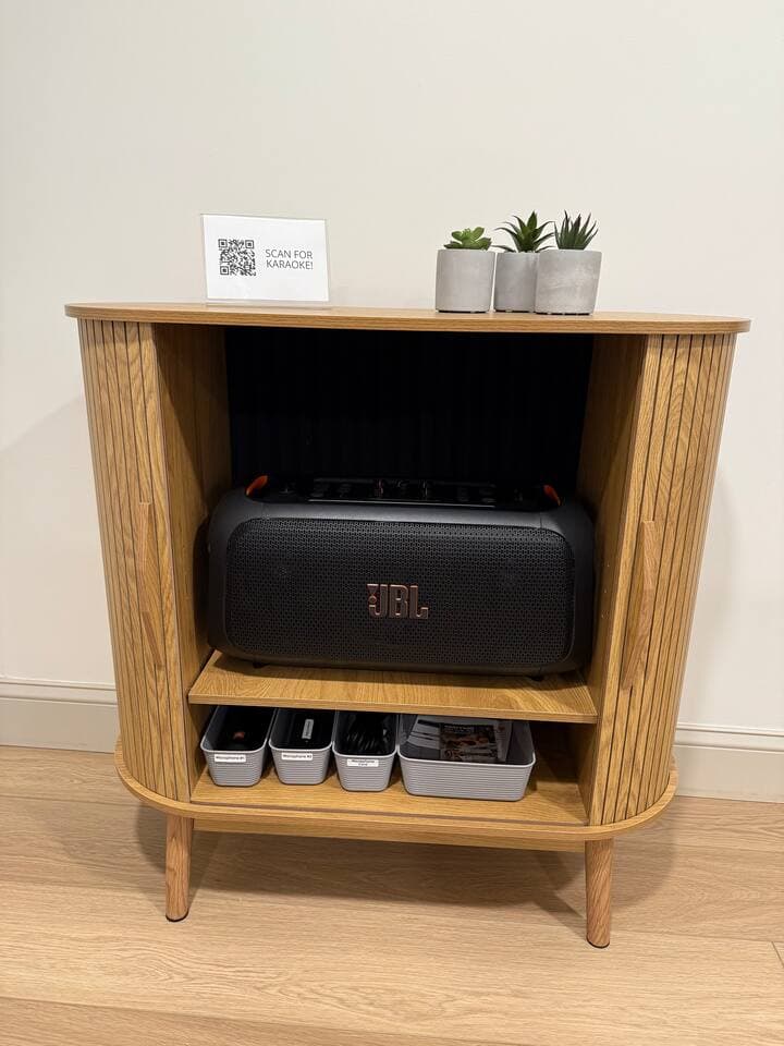 Karaoke cabinet