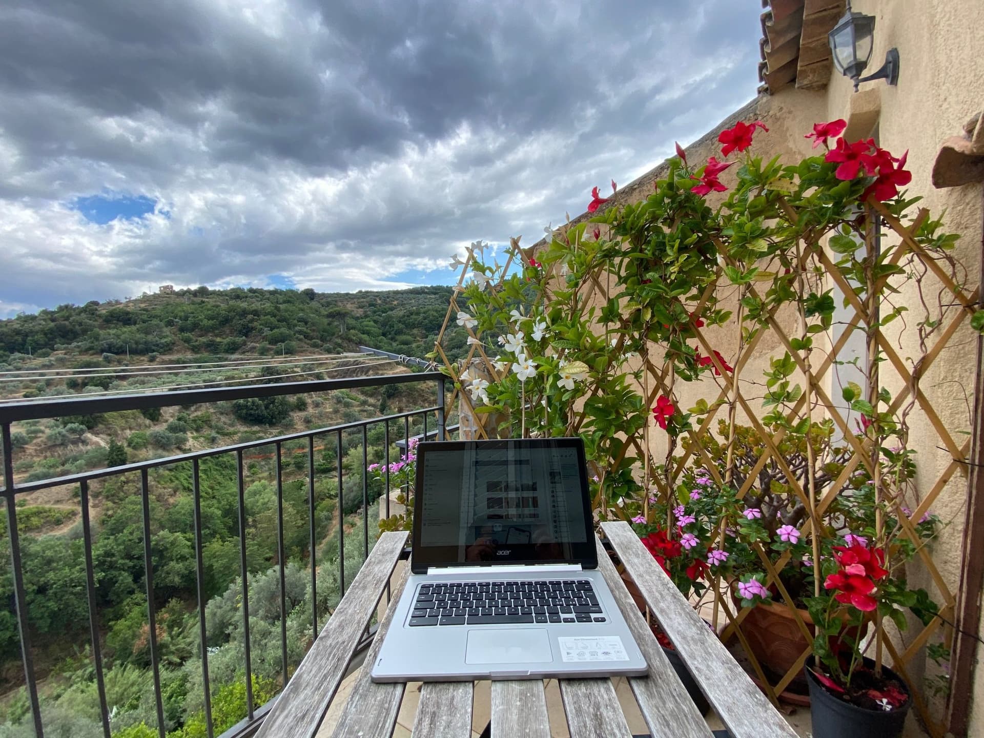 Geräumige Artemide-Wohnung mit Terrasse