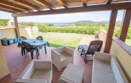 Villa mit Garten und Meerblick