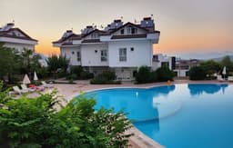 mit gemeinschaftlichem Pool