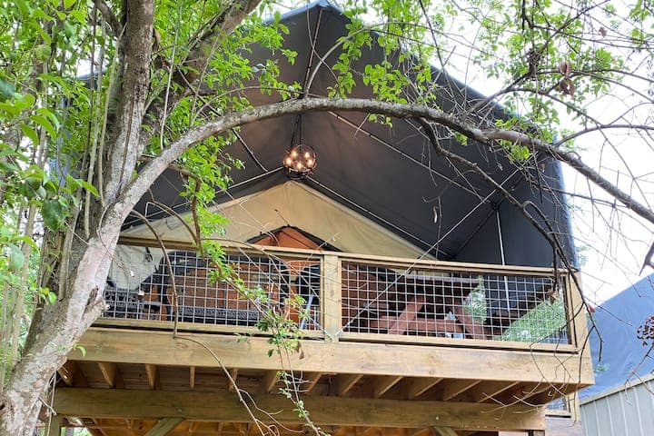 The Back decks overlooks the creek!