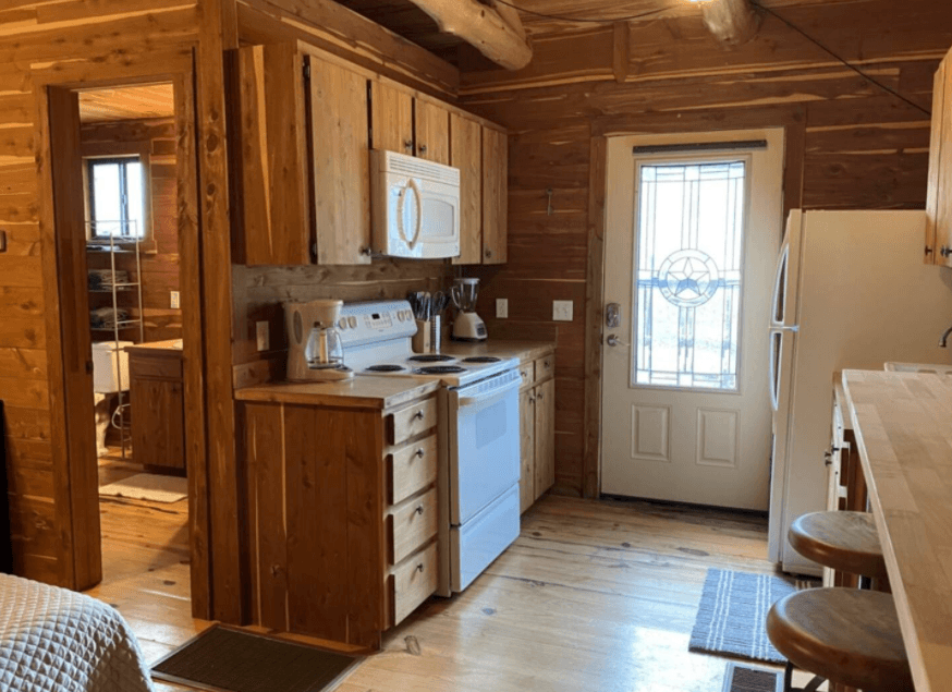 Full kitchen for use to make some food!