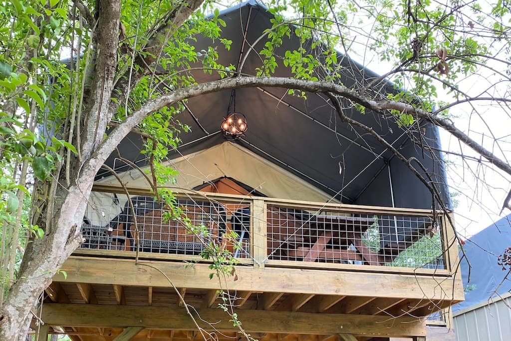The Back decks overlooks the creek!