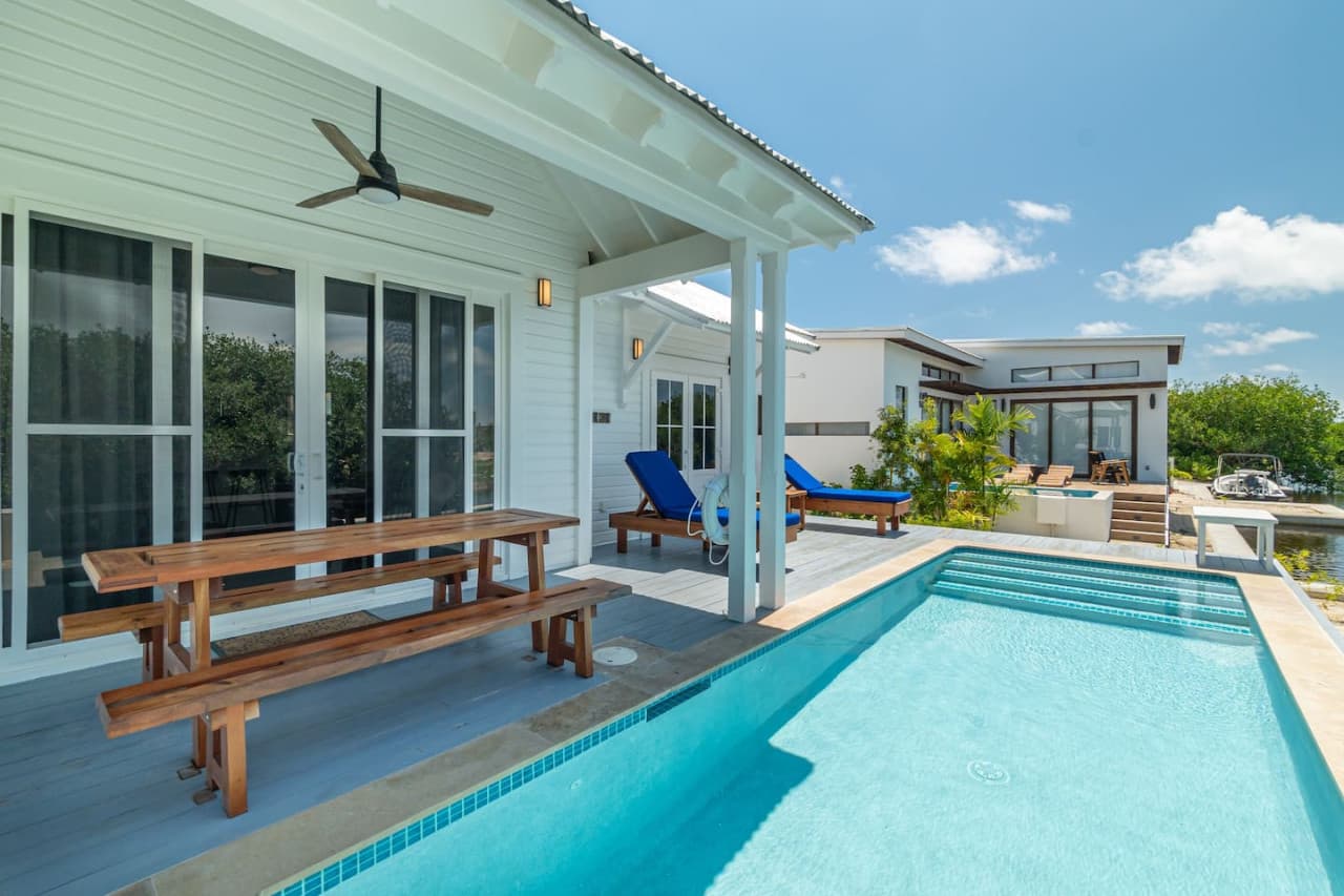 Casa de Luz pool area