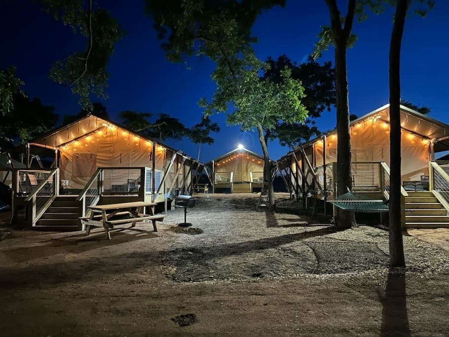 You can park right next to your cabin.