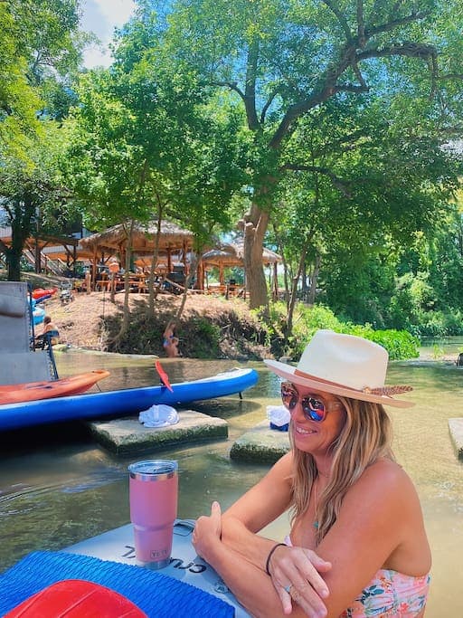 Paddleboards scan also double as a floating bar!