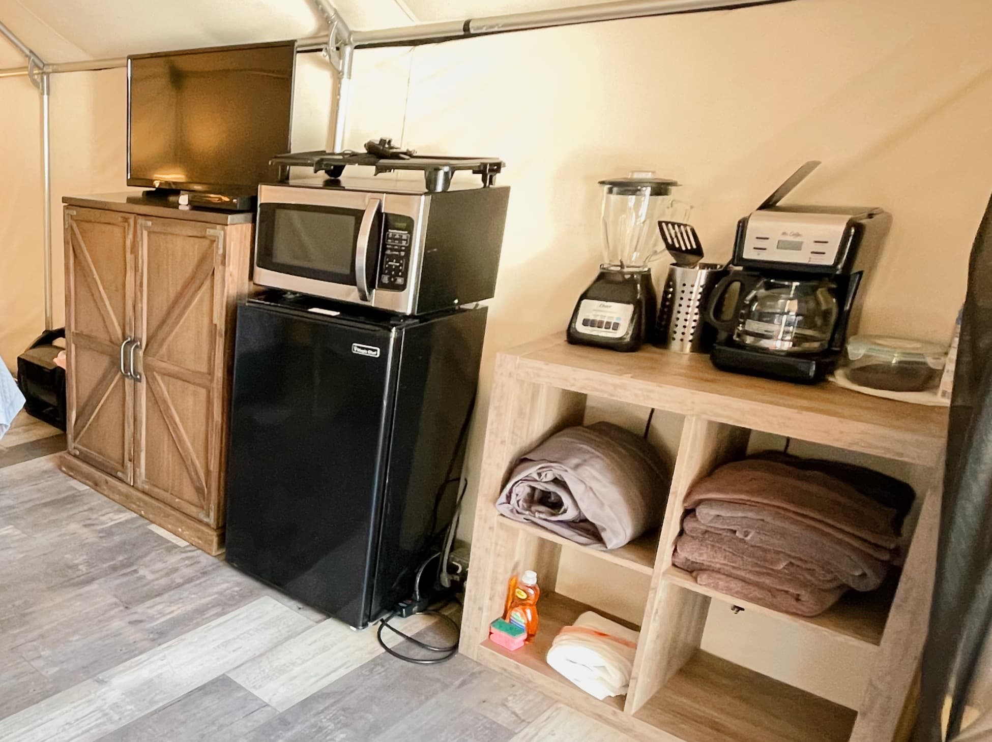 Fridge, microwave, coffee, blender available