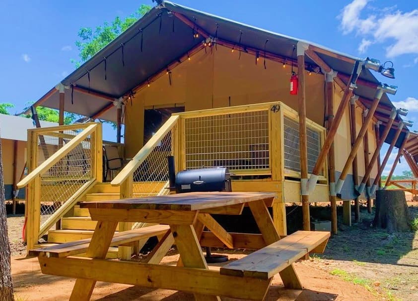 Outdoors you will find a picnic table, bbq pit, firepit, hammock and seating