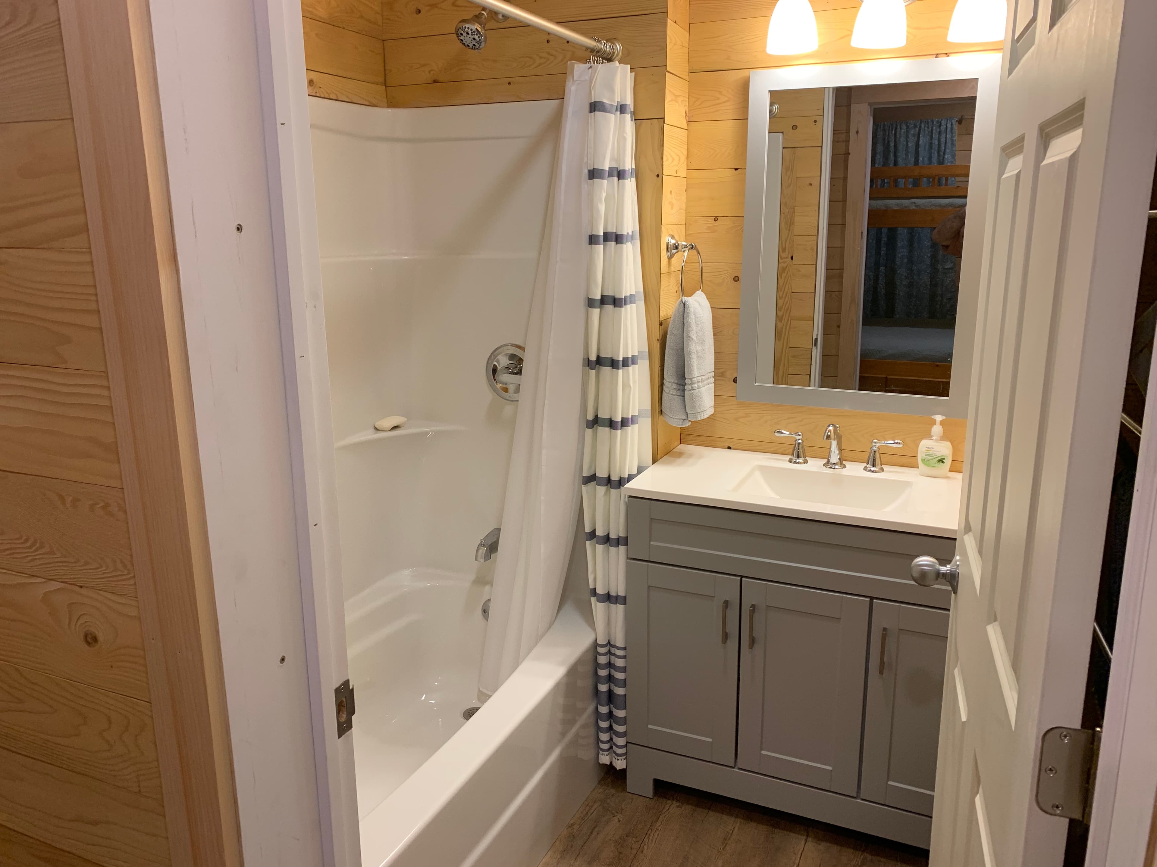 Second Bathroom w/Tub/Shower combo
