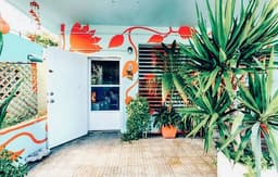 Charming Artsy Beach Apartment