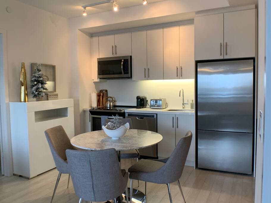 Full Kitchen with all you need