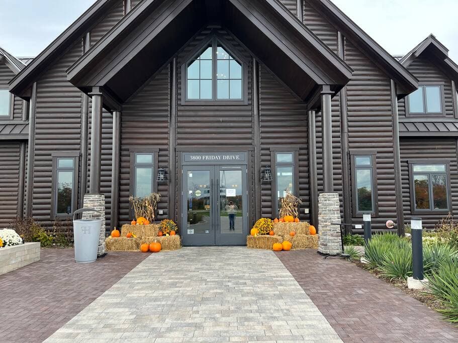 Golf Nest and winter activities rental hub. 
 Cross country skies, Snowshoes, Fat Tire Bikes