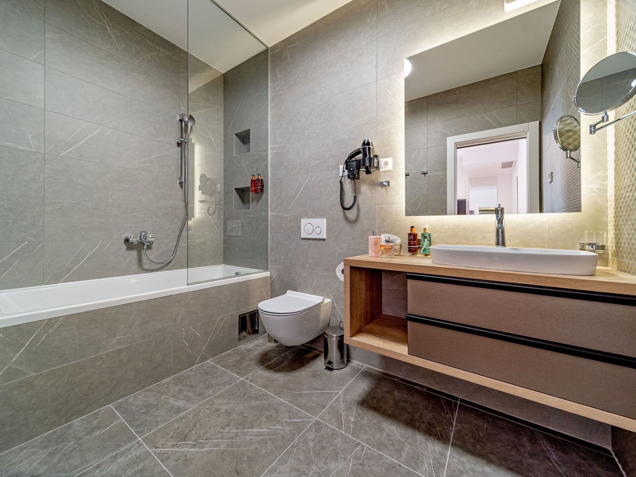 Bathroom / Wellness