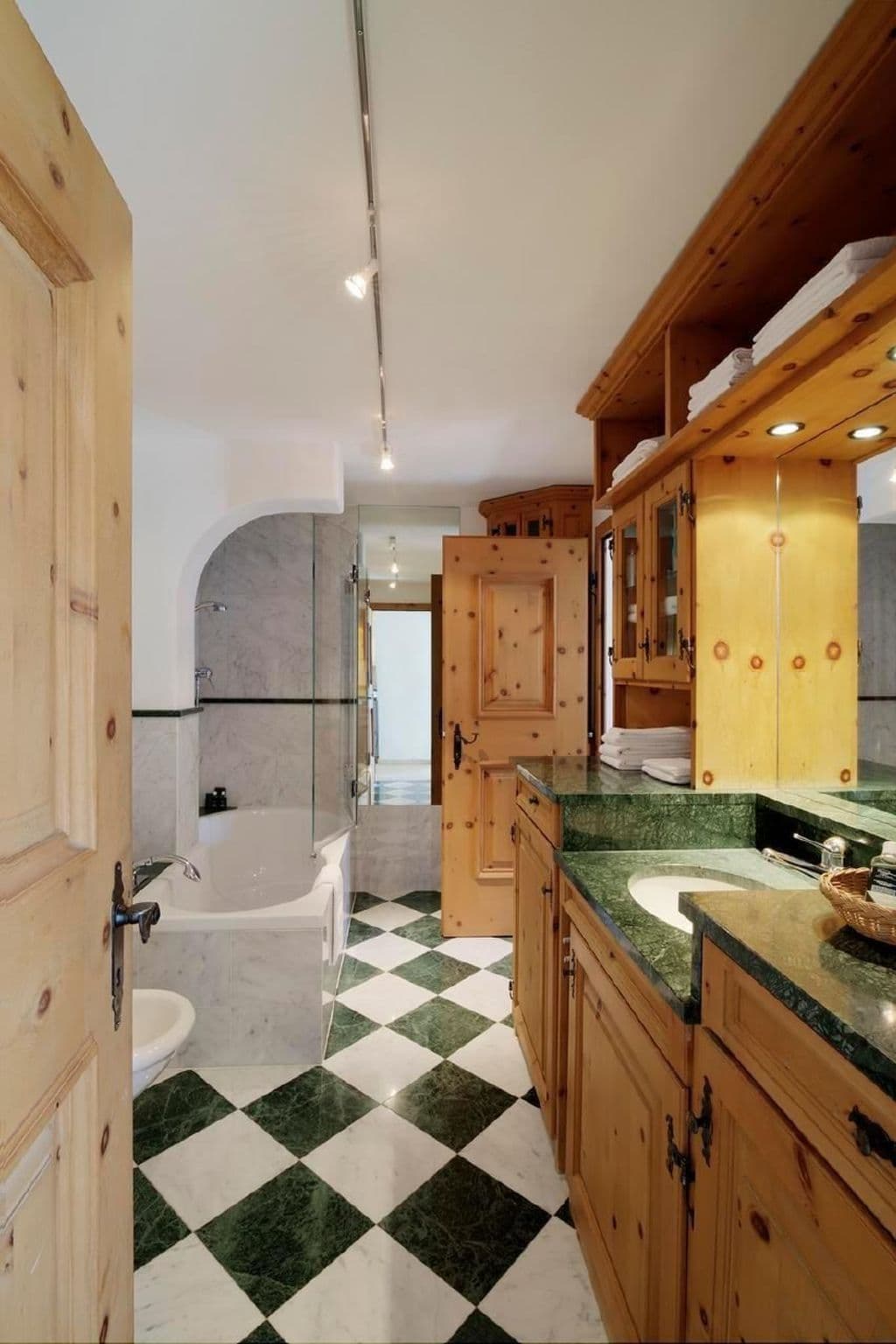 Bathroom / Wellness