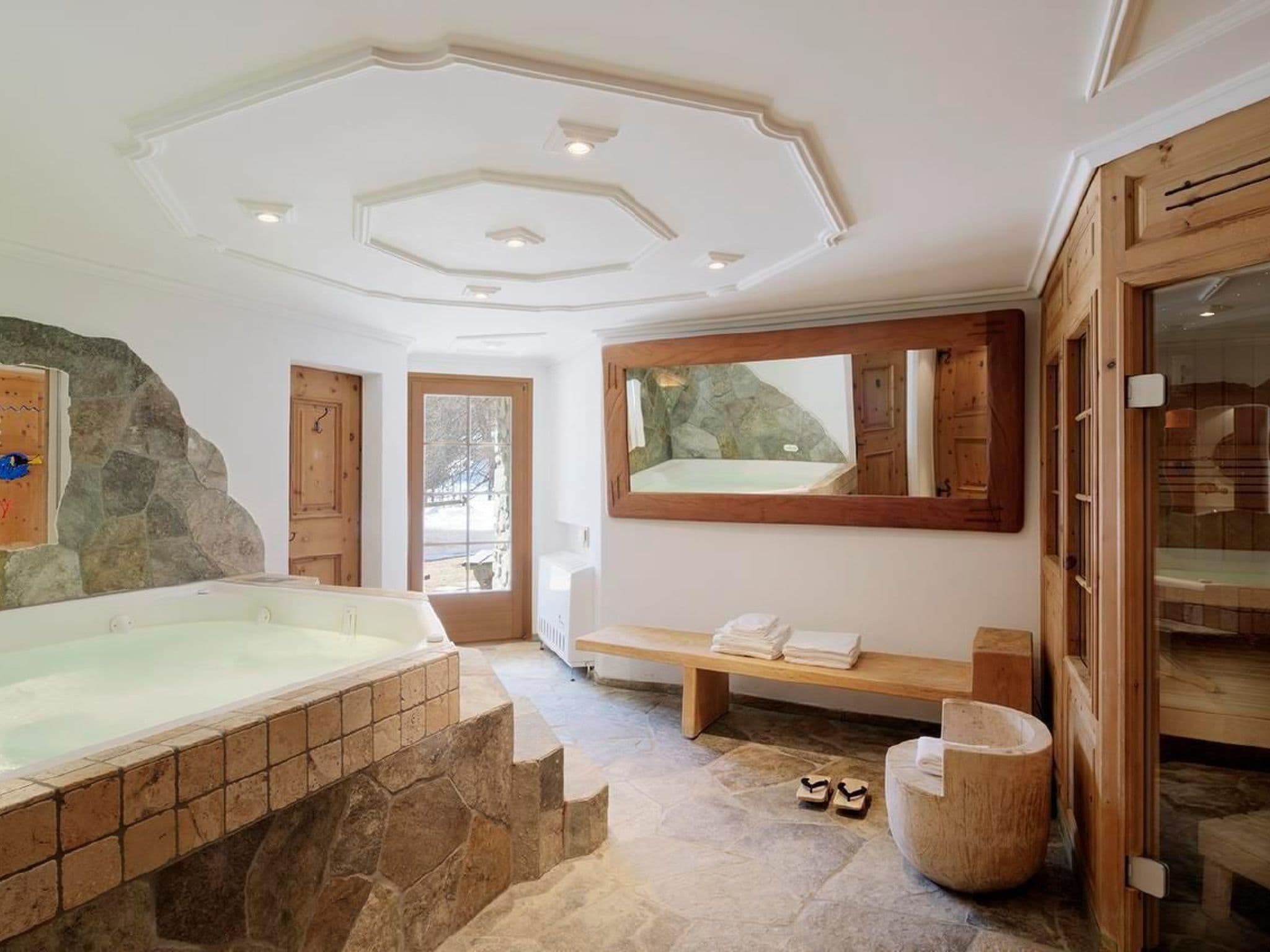 Pool Indoor