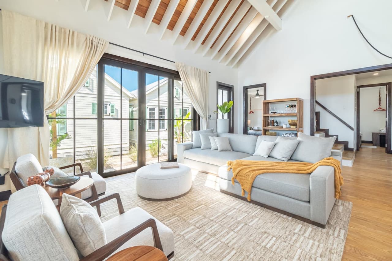 Java Villa Paradise + The Pool Club at Mahogany Bay