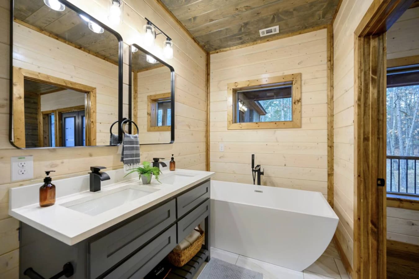 King Suite Bathroom #1